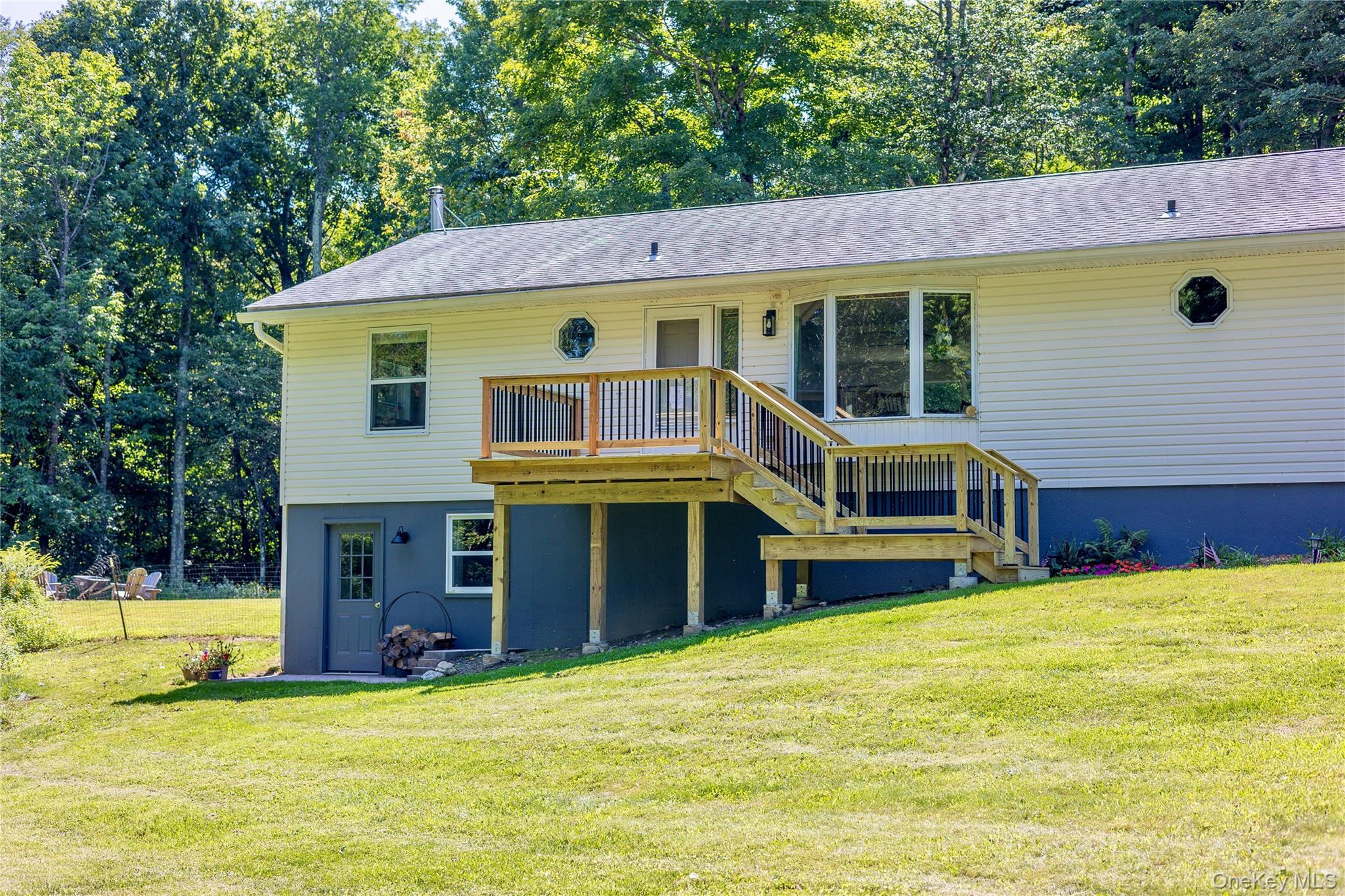 Single Family Briarwood Lane  Dutchess County, NY 12546, MLS-1047331-16