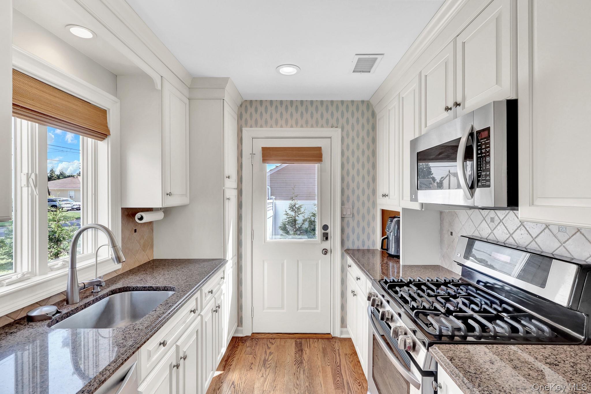 Single Family Washington Avenue  Suffolk County, NY 11796, MLS-1047335-10