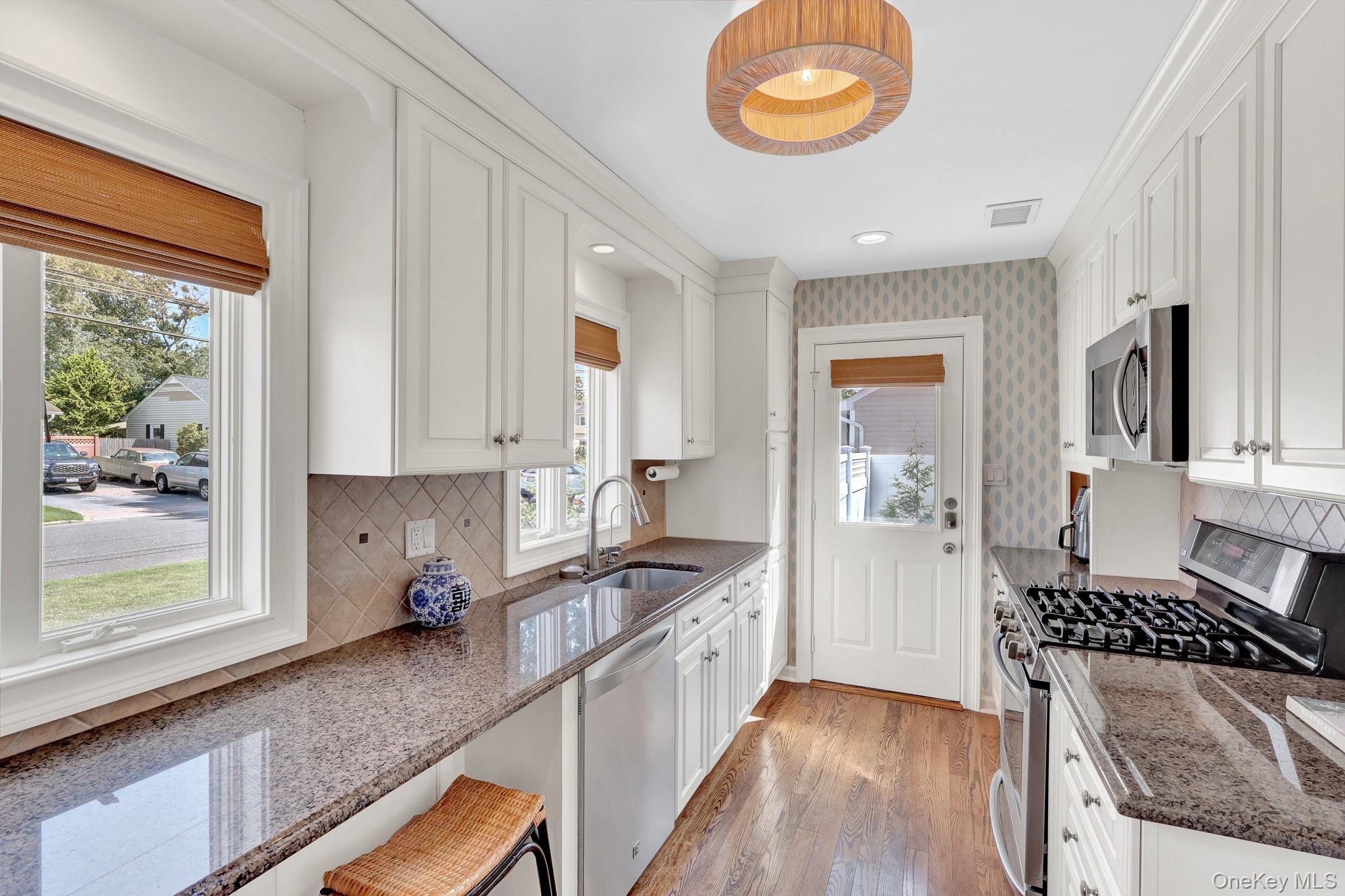 Single Family Washington Avenue  Suffolk County, NY 11796, MLS-1047335-9