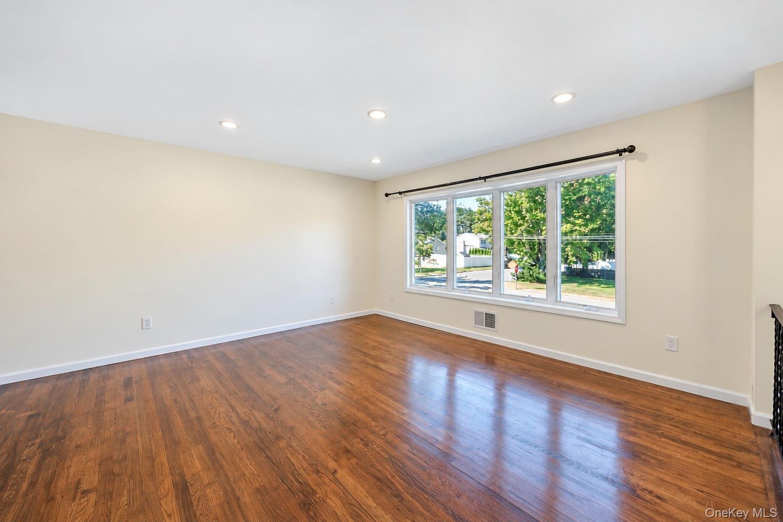 Single Family Smithtown Polk Boulevard  Suffolk County, NY 11720, MLS-1047339-12