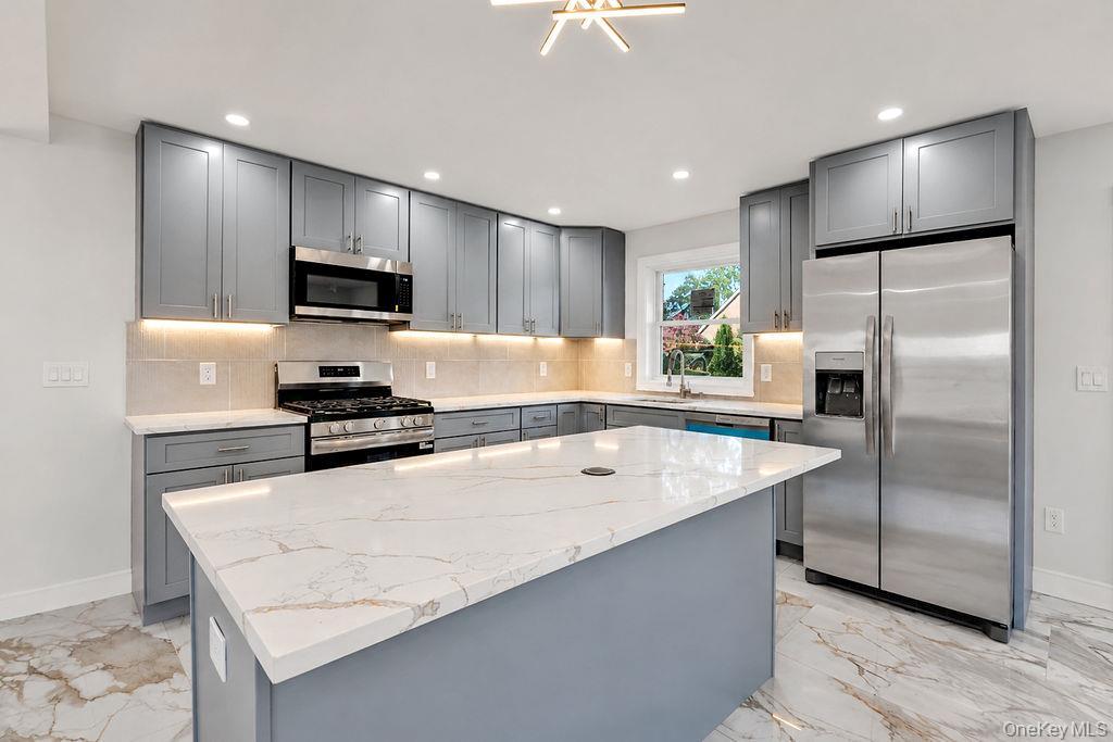 Single Family Ferraris Street  Suffolk County, NY 11726, MLS-1047354-15