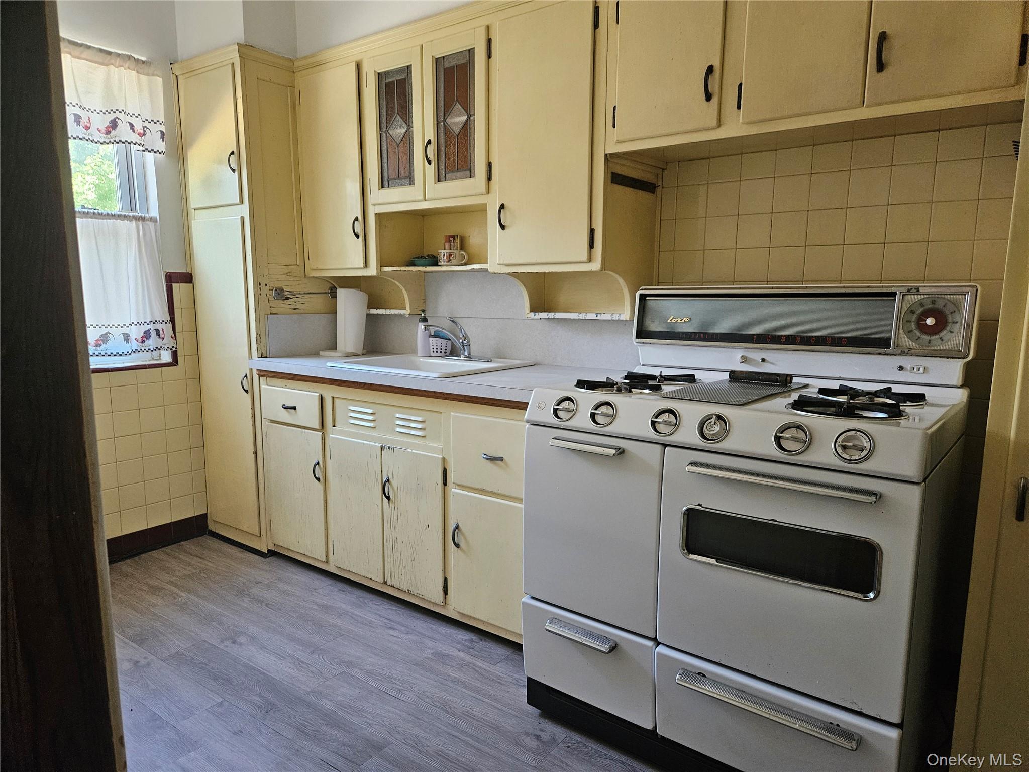 Single Family 77th Avenue Queens, NY 11385, MLS-1047359-6
