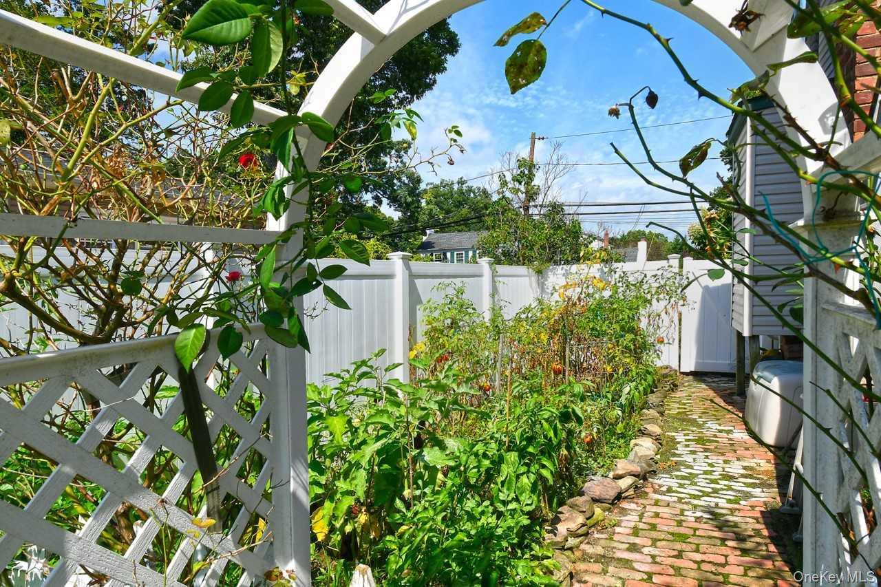 Single Family Van Nostrand Avenue Nassau County, NY 11566, MLS-1047378-32