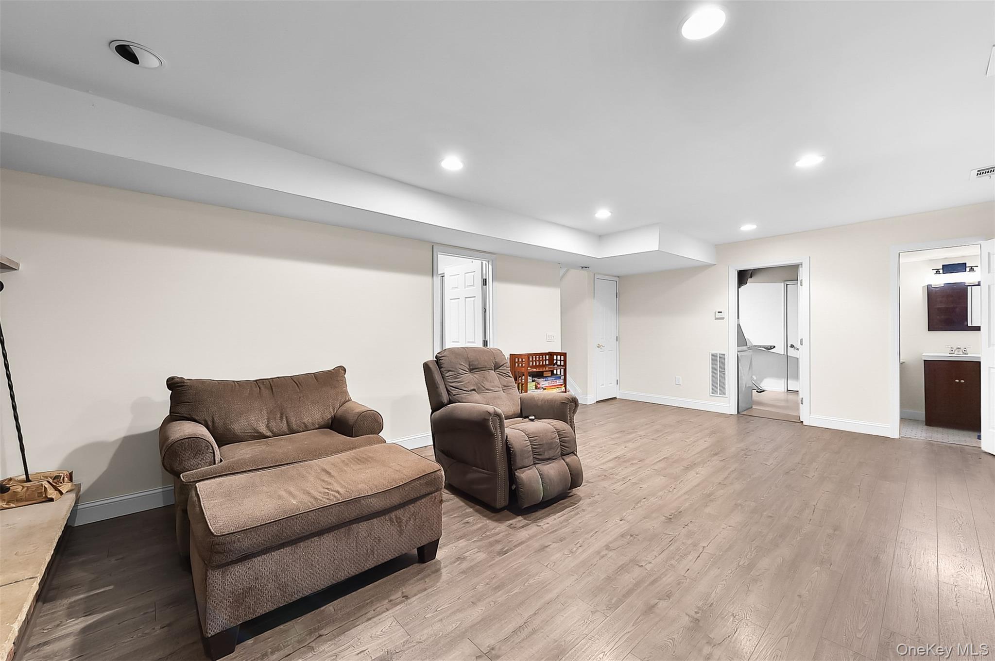 Single Family Lake Nanuet Rockland County, NY 10954, MLS-1047412-28