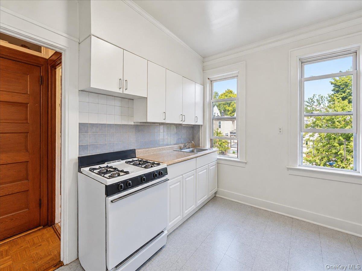 Single Family 89th Avenue  Queens, NY 11421, MLS-1047427-17
