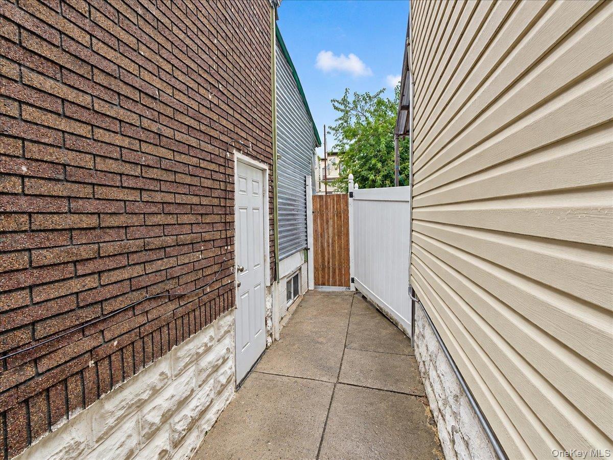 Single Family 89th Avenue  Queens, NY 11421, MLS-1047427-25