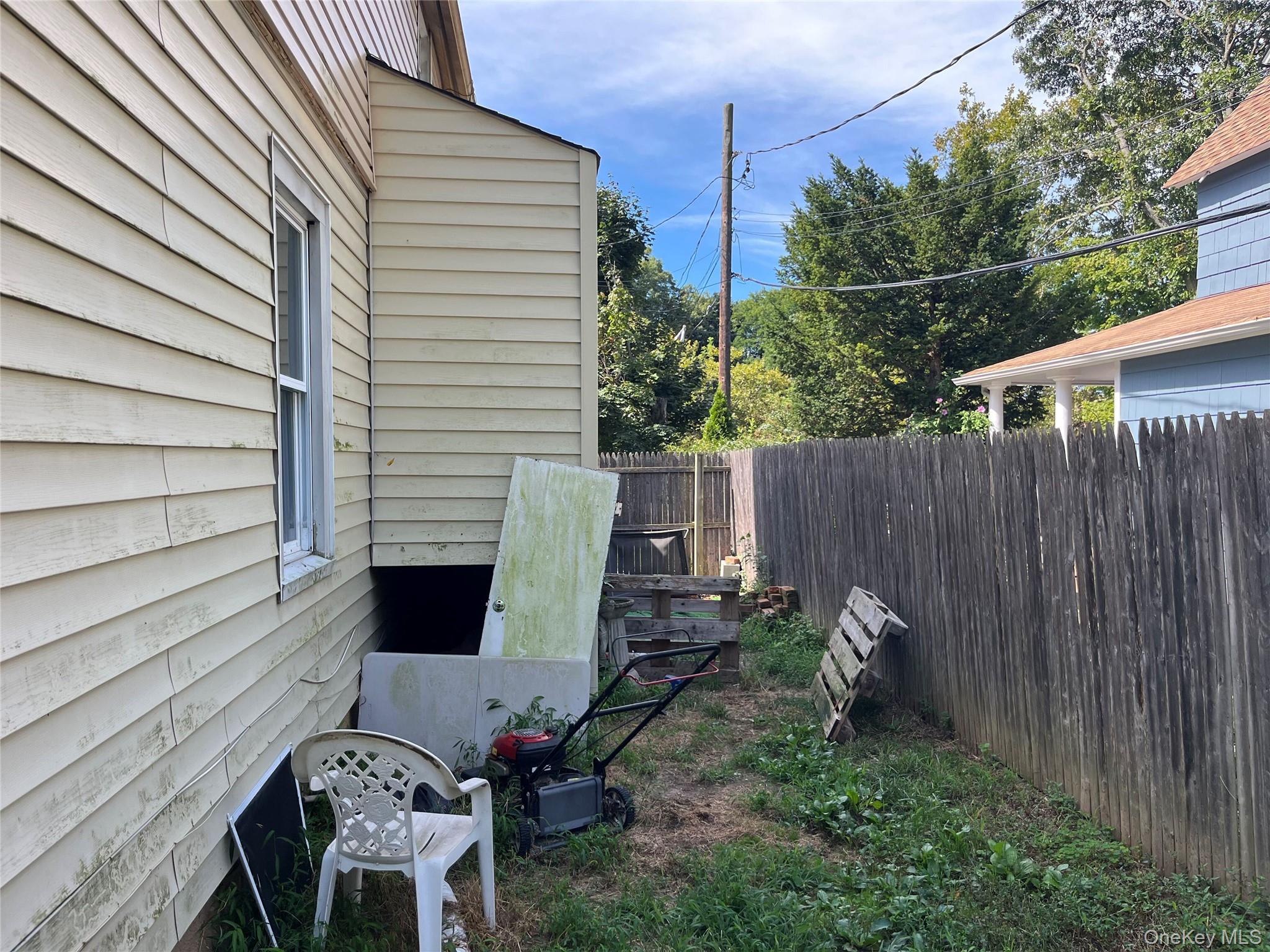 Single Family Lowndes Avenue Suffolk County, NY 11746, MLS-1047489-11
