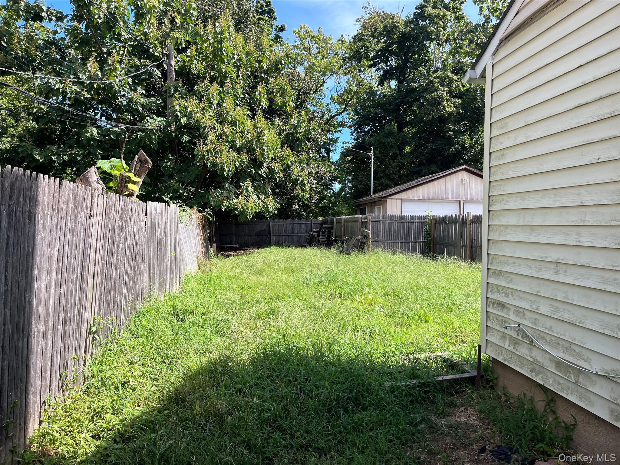Single Family Lowndes Avenue Suffolk County, NY 11746, MLS-1047489-13