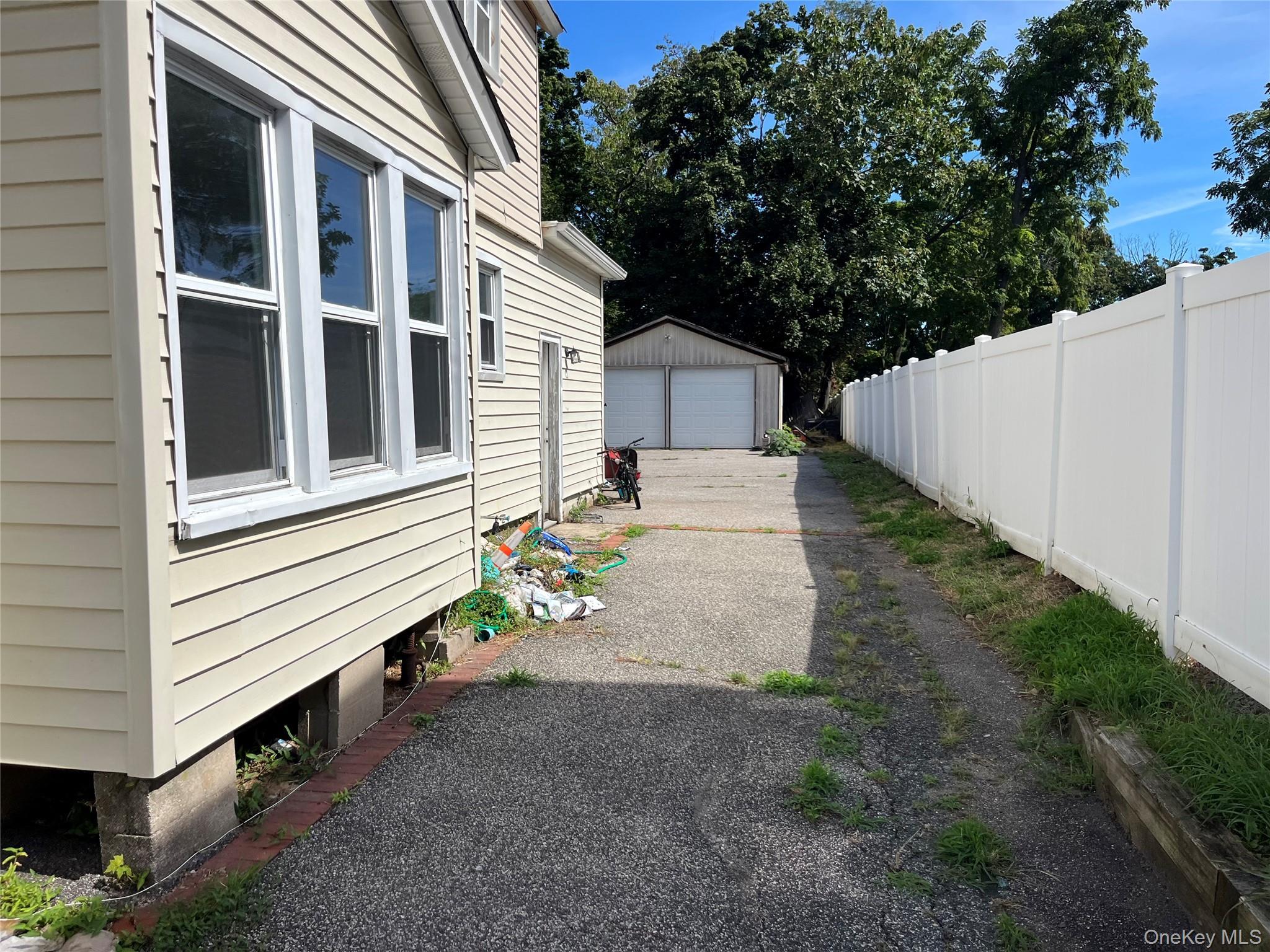 Single Family Lowndes Avenue Suffolk County, NY 11746, MLS-1047489-4
