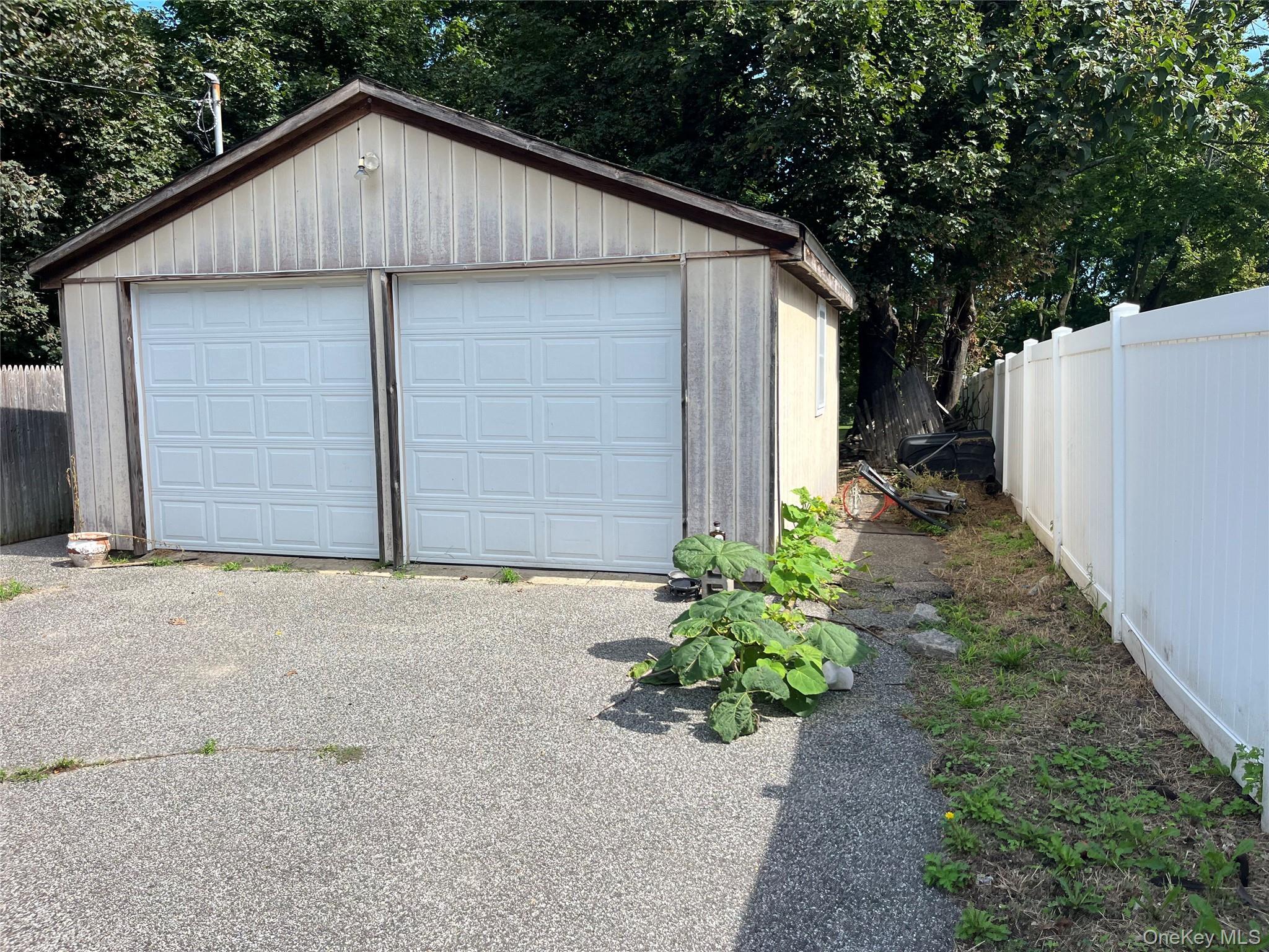 Single Family Lowndes Avenue Suffolk County, NY 11746, MLS-1047489-7