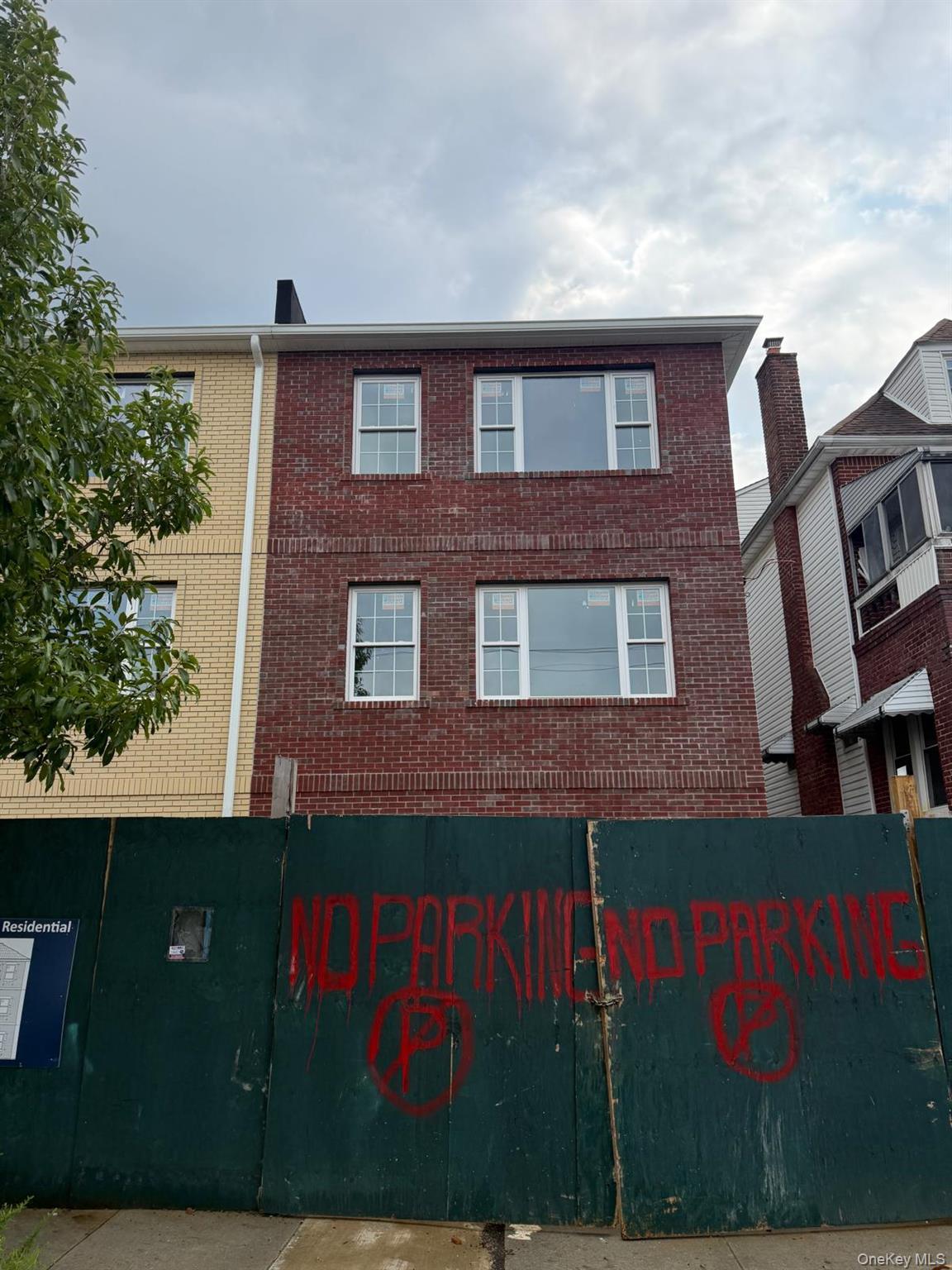 Single Family Oakley Street Bronx, NY 10469, MLS-1047520-2