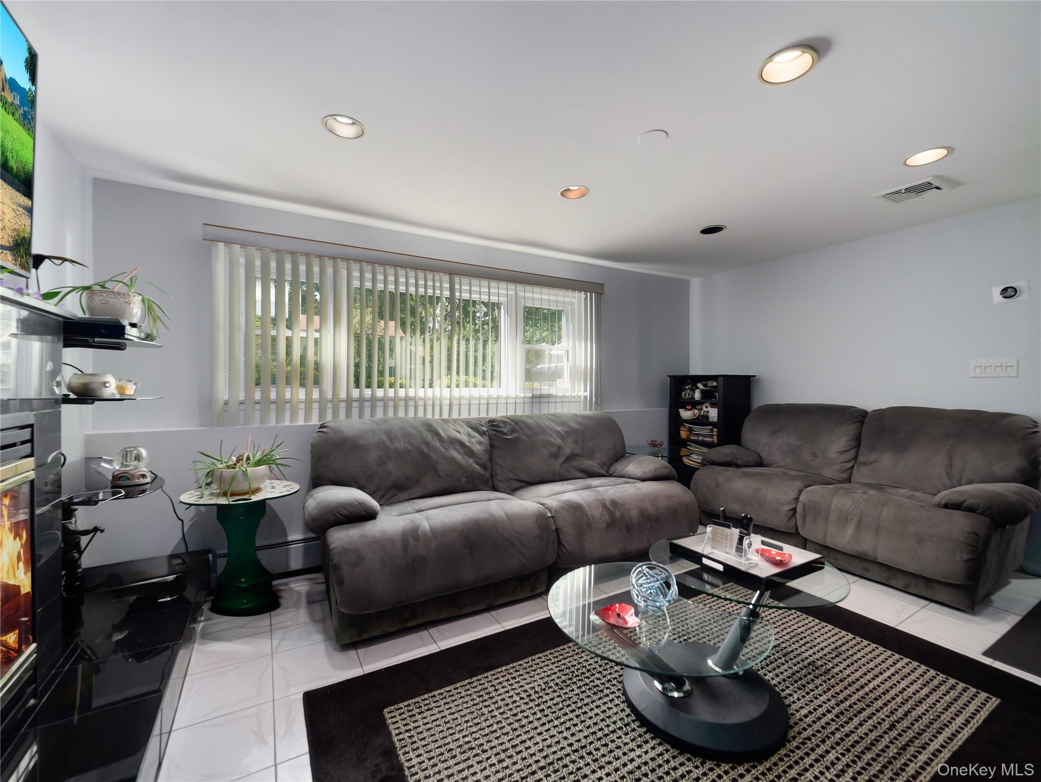 Single Family Will Rogers Lane  Rockland County, NY 10954, MLS-1047522-17
