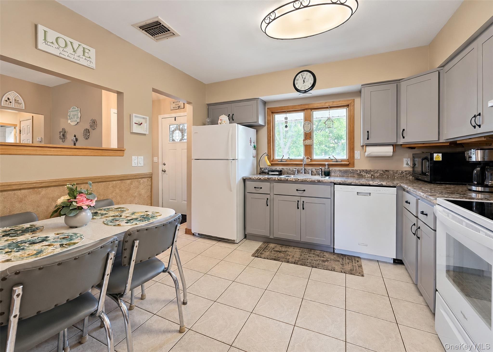 Single Family Lisa Lane  Suffolk County, NY 11776, MLS-1047527-6