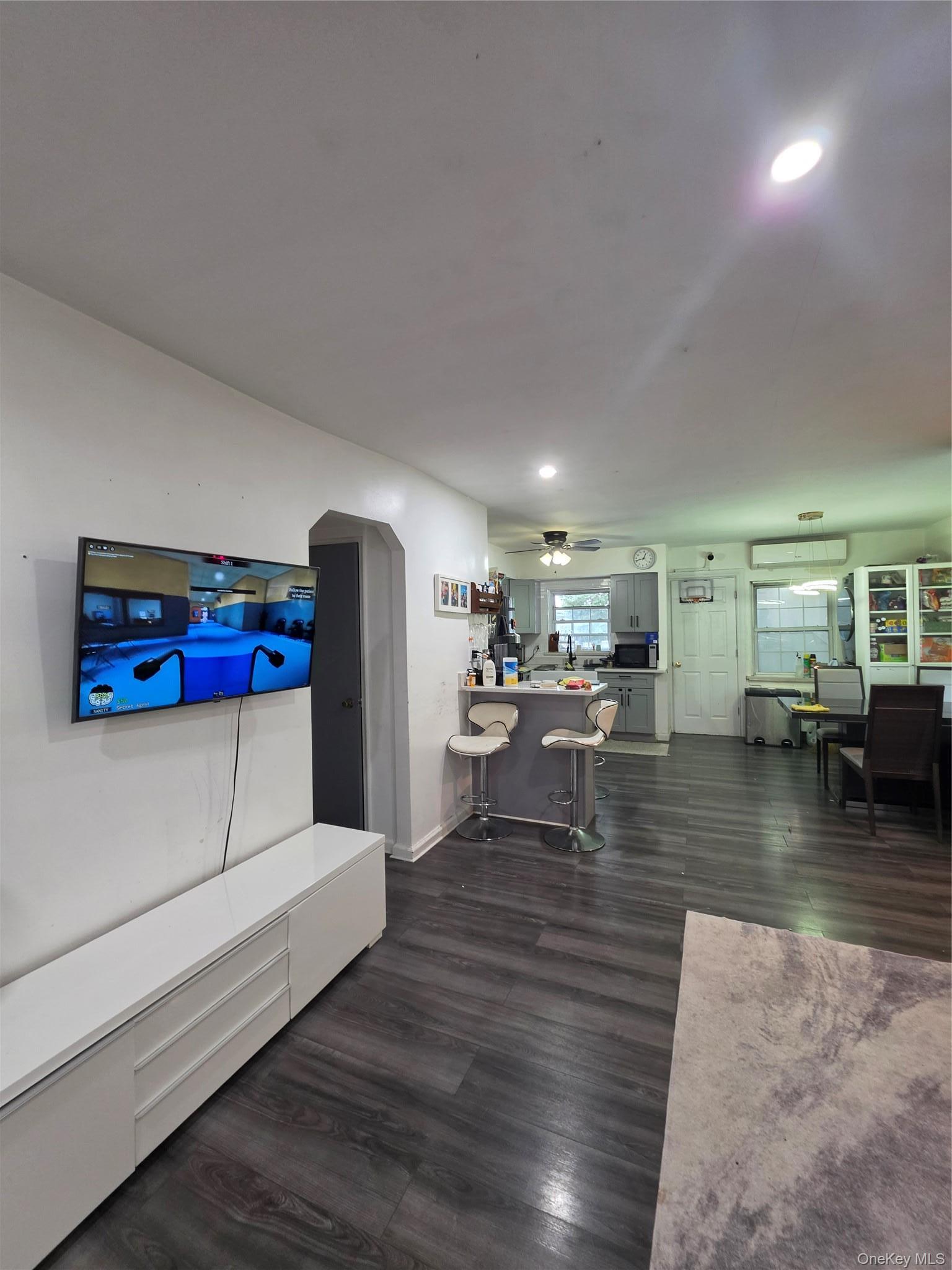 Single Family Pearsall Avenue  Bronx, NY 10469, MLS-1047544-2