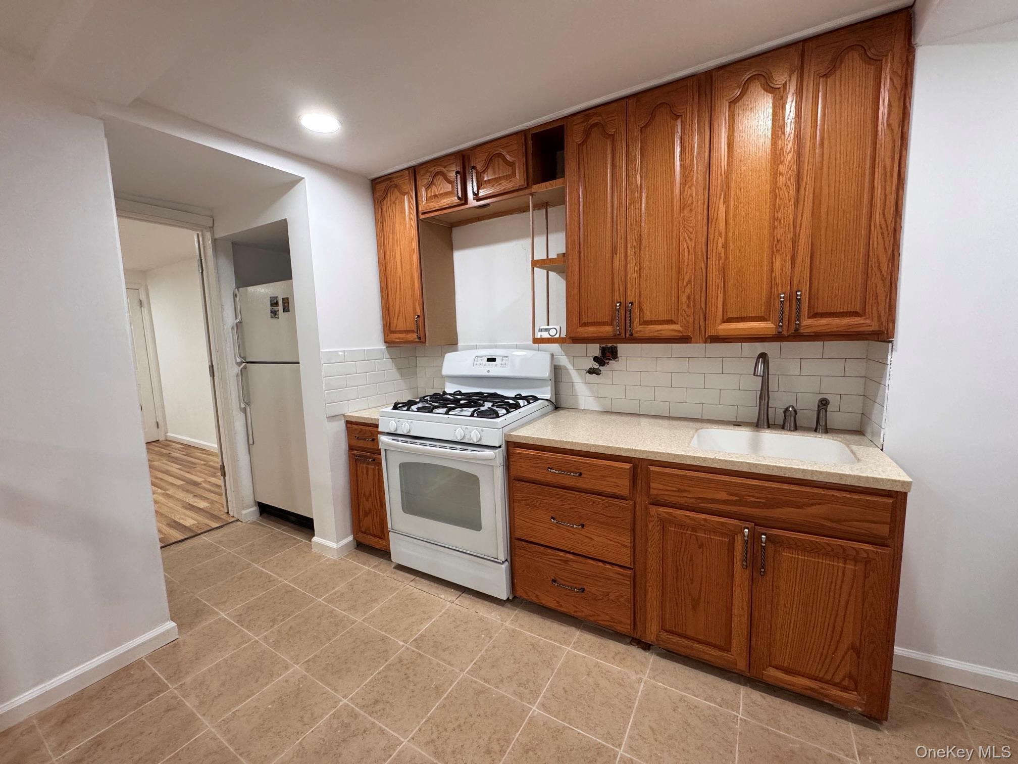 Apartment Rhinelander Avenue Bronx, NY 10461, MLS-1047546-5