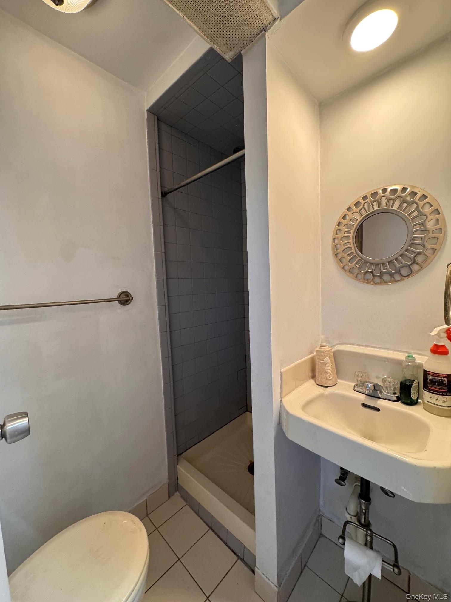 Apartment Rhinelander Avenue  Bronx, NY 10461, MLS-1047546-8
