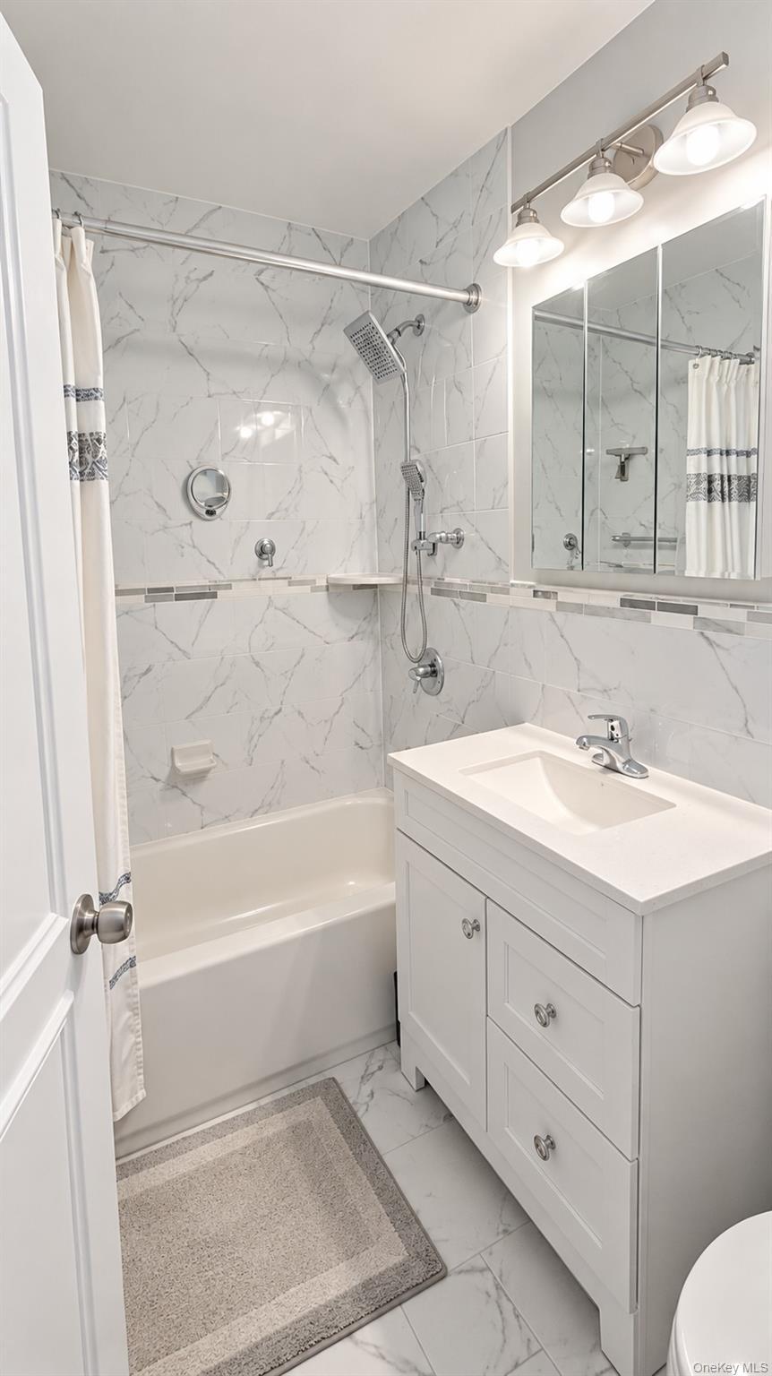 Single Family Saint Lawrence Avenue Bronx, NY 10472, MLS-1047582-14