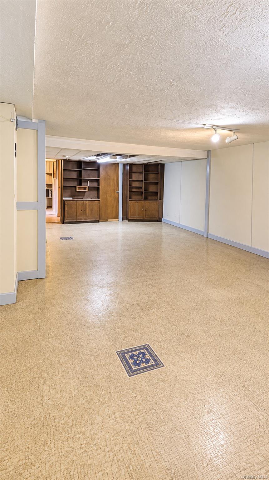 Single Family Saint Lawrence Avenue Bronx, NY 10472, MLS-1047582-15