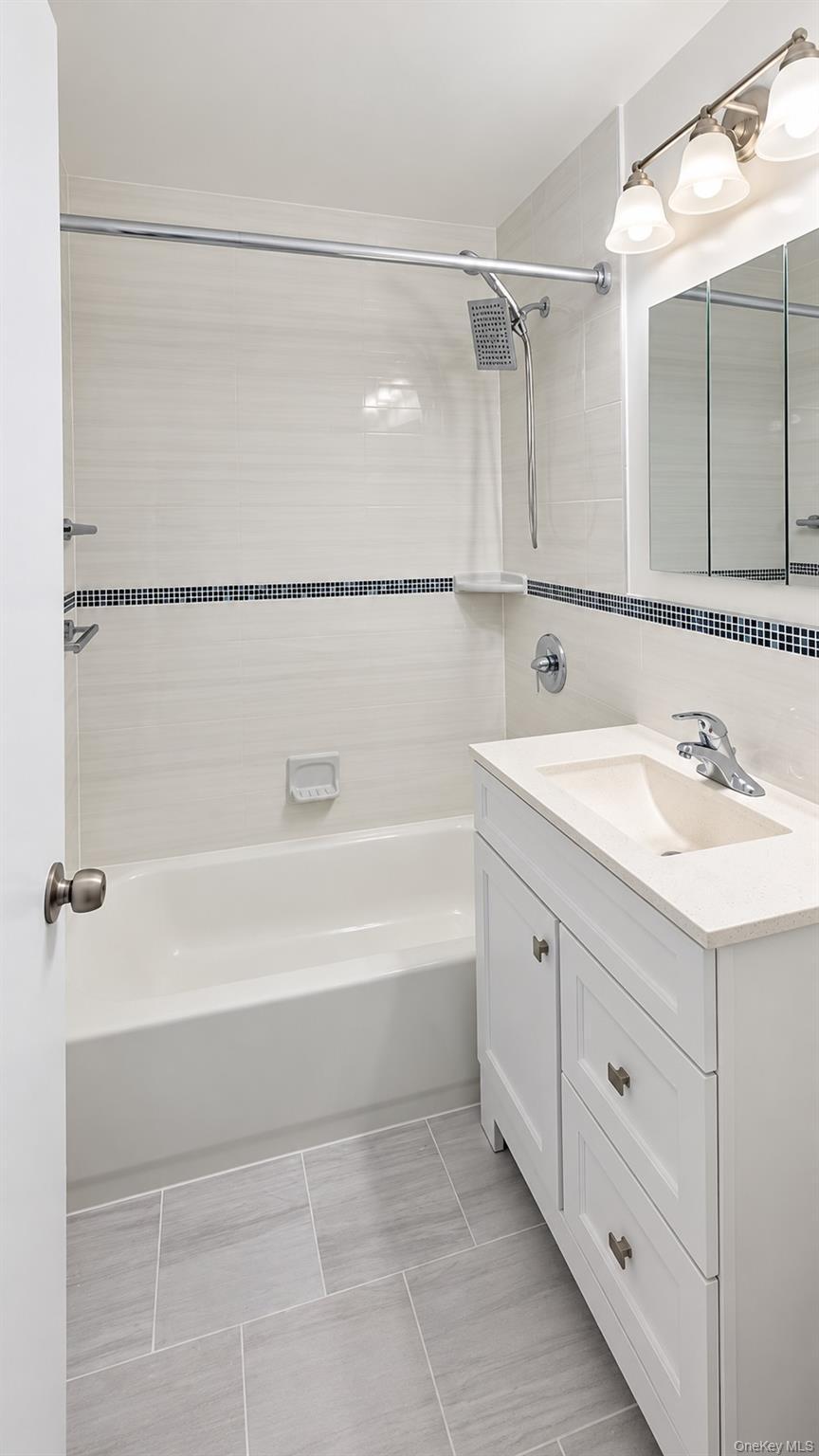 Single Family Saint Lawrence Avenue Bronx, NY 10472, MLS-1047582-8