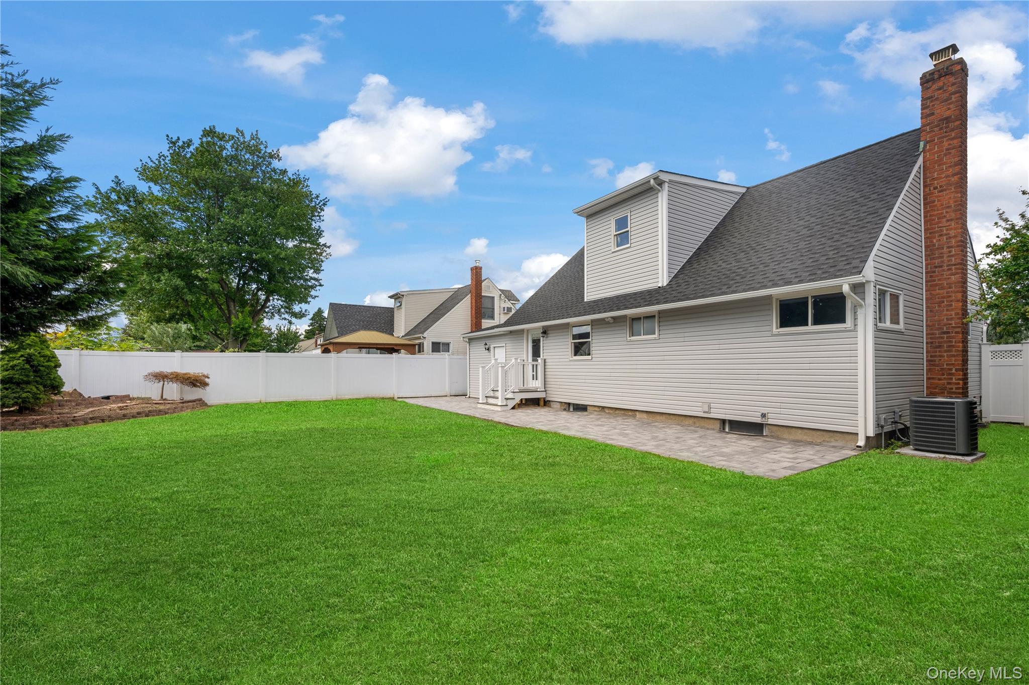Single Family Lambert Avenue  Nassau County, NY 11735, MLS-1047588-4