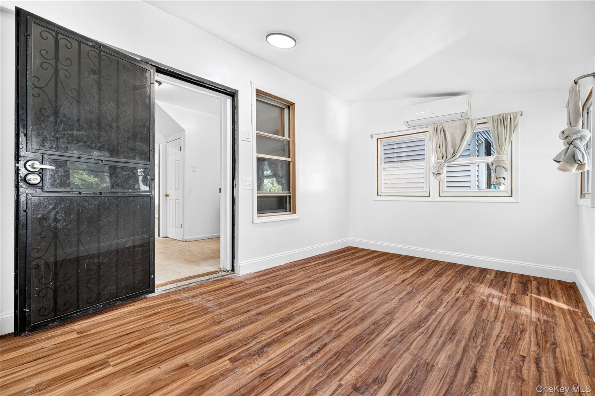 Single Family Randall Avenue Bronx, NY 10473, MLS-1047589-27