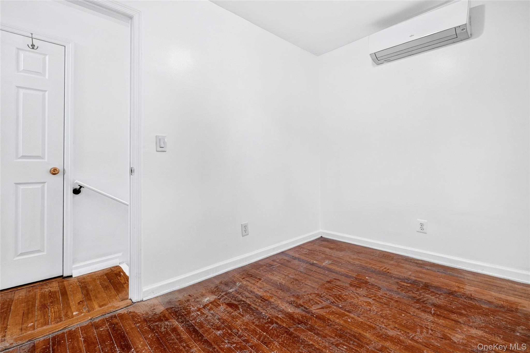 Single Family Randall Avenue Bronx, NY 10473, MLS-1047589-33