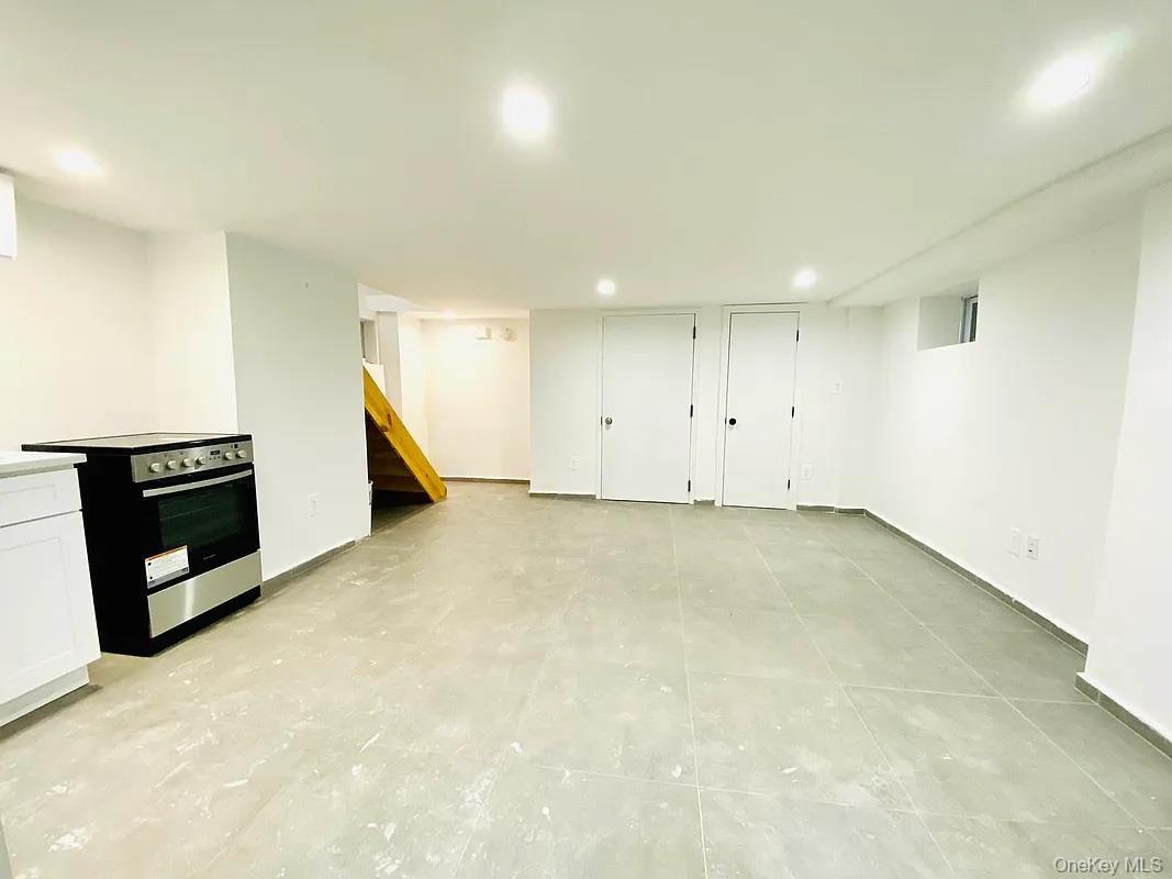 Single Family 89th Avenue  Queens, NY 11418, MLS-1047590-16
