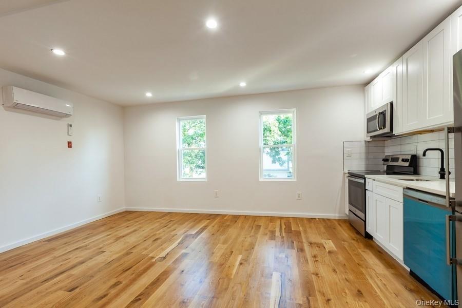Single Family 89th Avenue  Queens, NY 11418, MLS-1047590-6