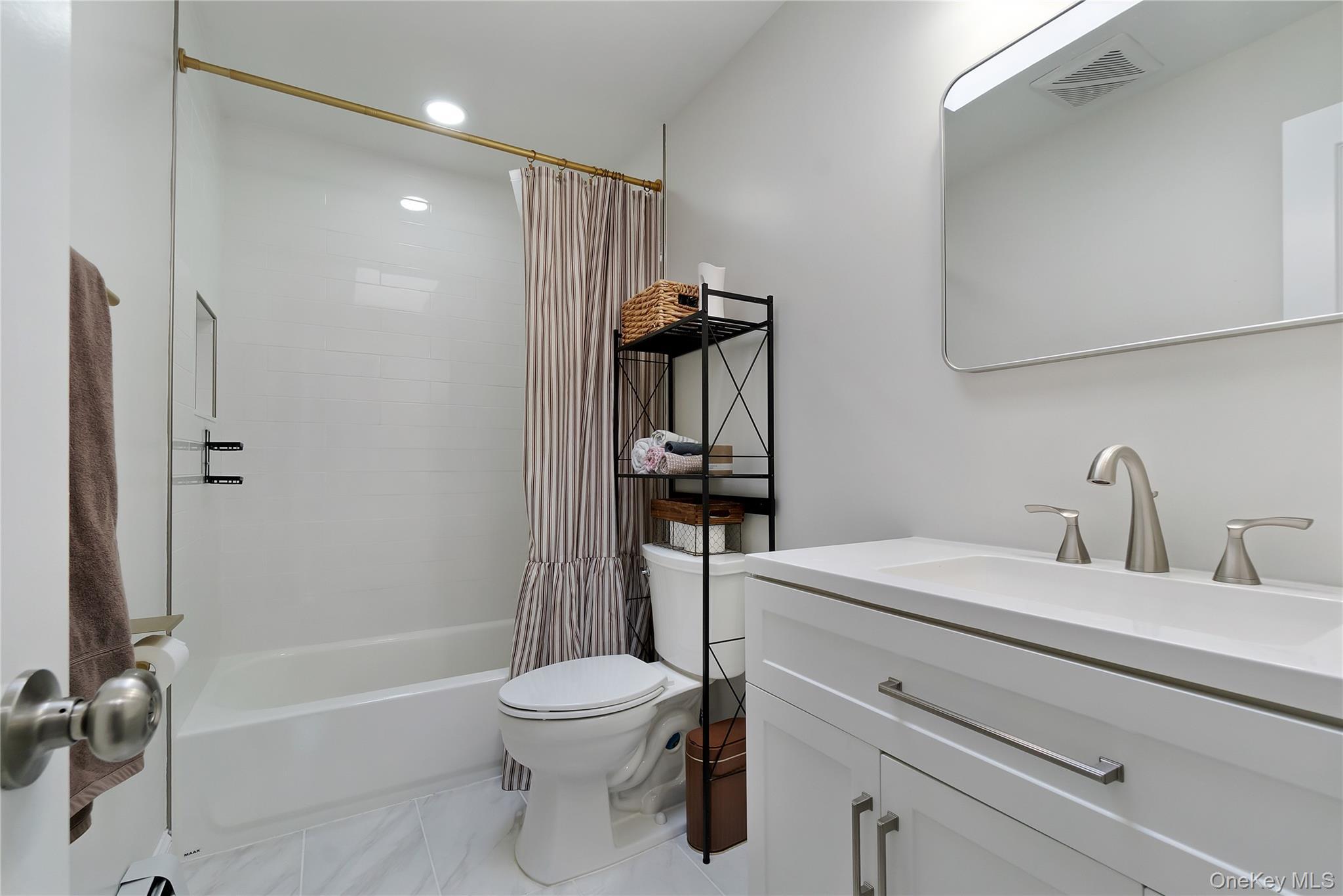 Single Family Richmond Street  Suffolk County, NY 11751, MLS-1047602-10