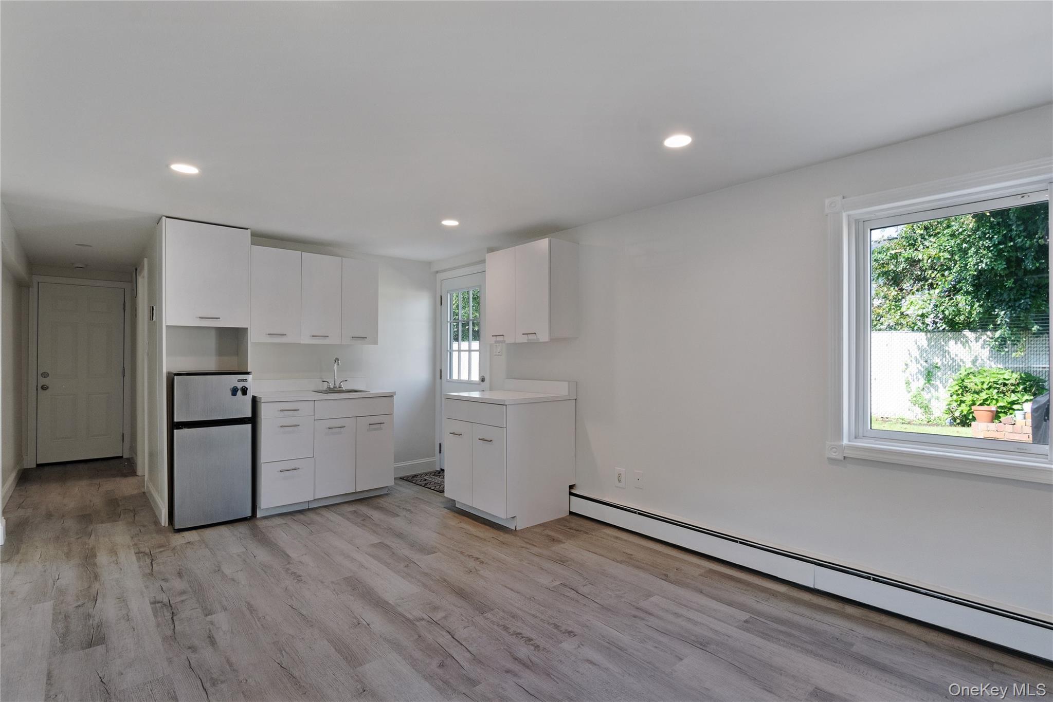 Single Family Richmond Street  Suffolk County, NY 11751, MLS-1047602-15