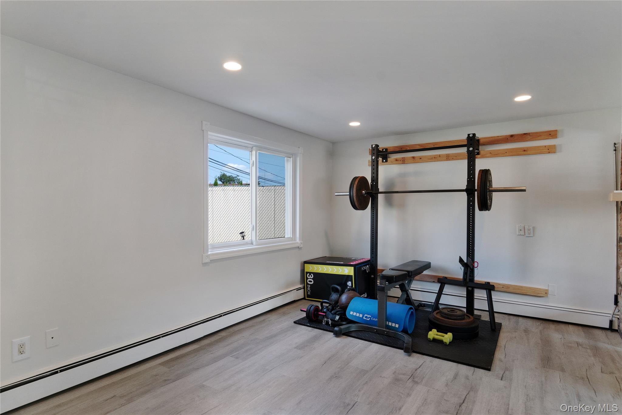 Single Family Richmond Street  Suffolk County, NY 11751, MLS-1047602-16