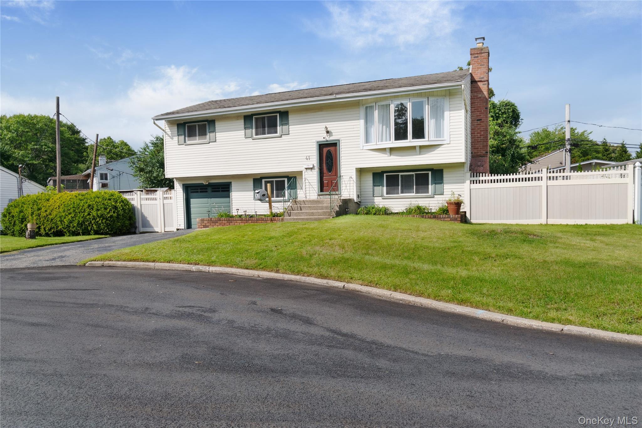 Single Family Richmond Street  Suffolk County, NY 11751, MLS-1047602-2
