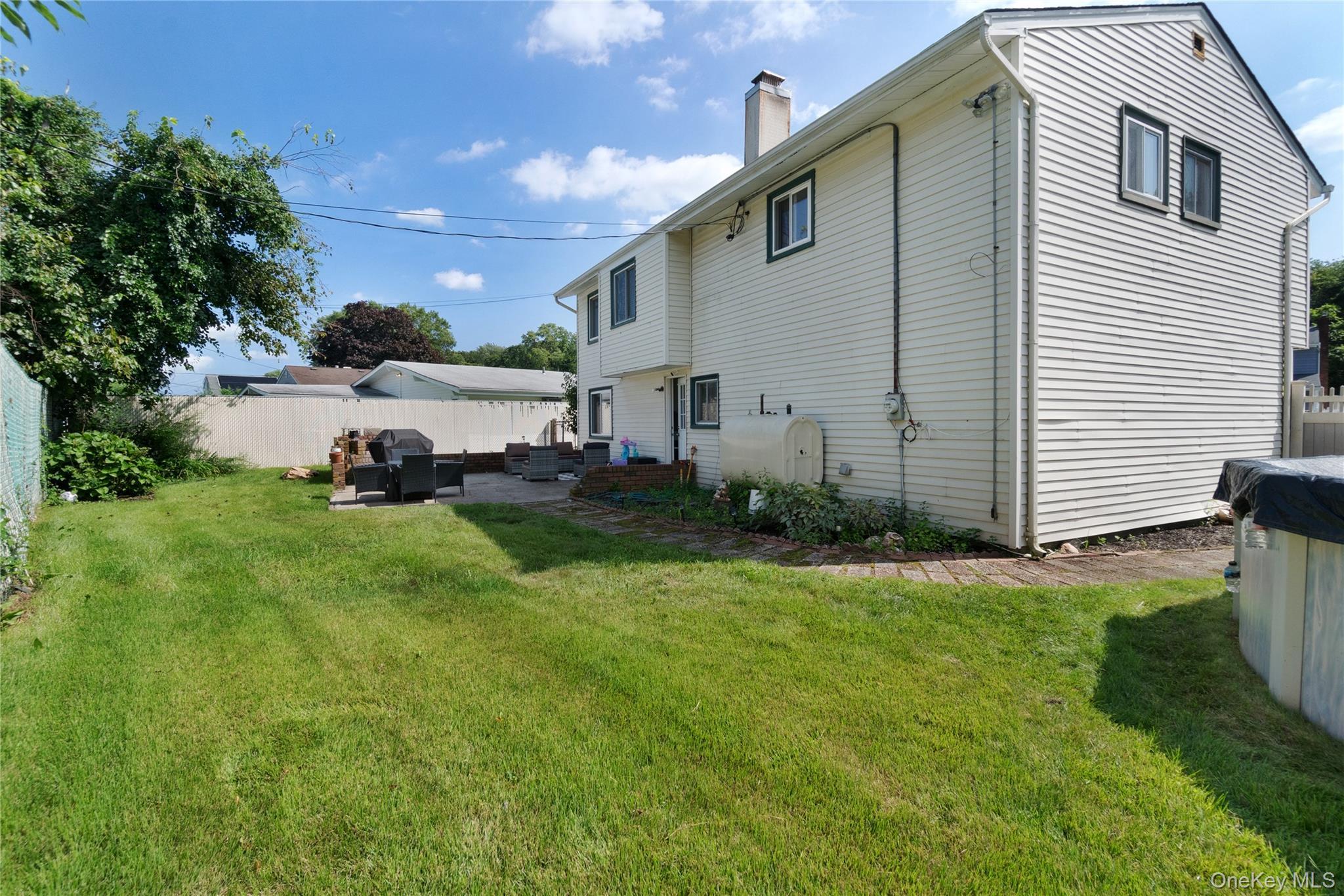 Single Family Richmond Street  Suffolk County, NY 11751, MLS-1047602-23