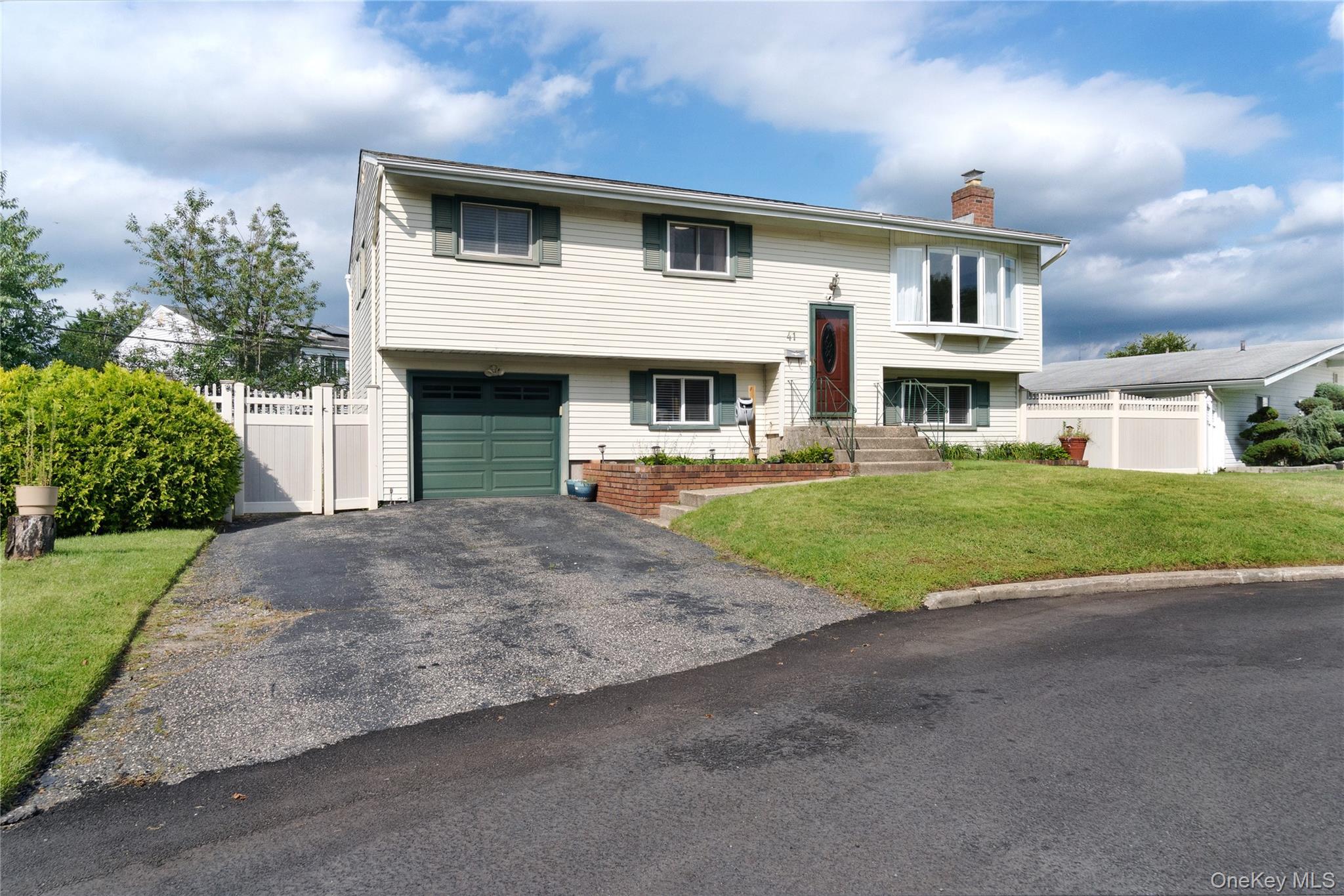 Single Family Richmond Street  Suffolk County, NY 11751, MLS-1047602-3
