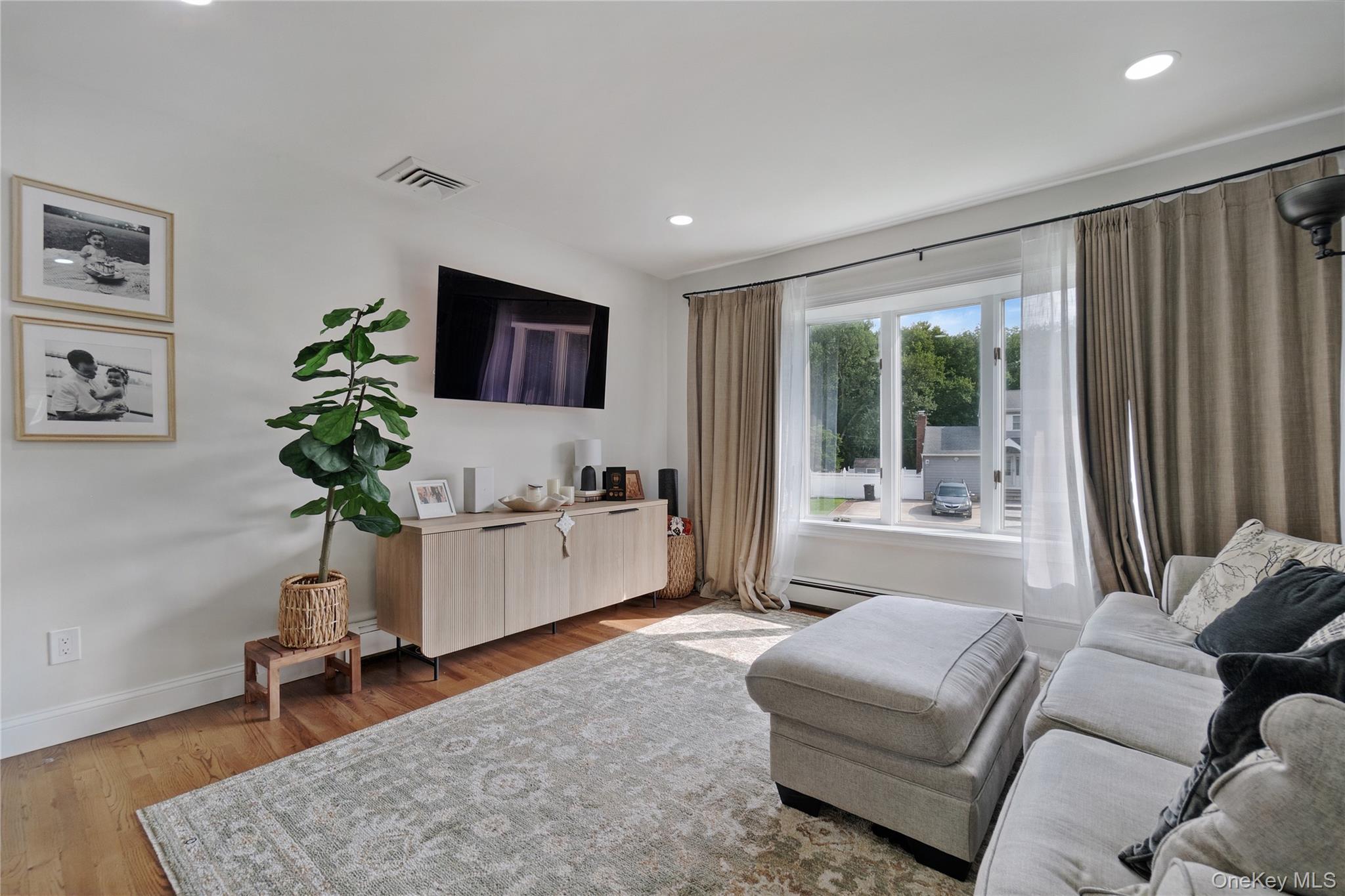 Single Family Richmond Street  Suffolk County, NY 11751, MLS-1047602-5