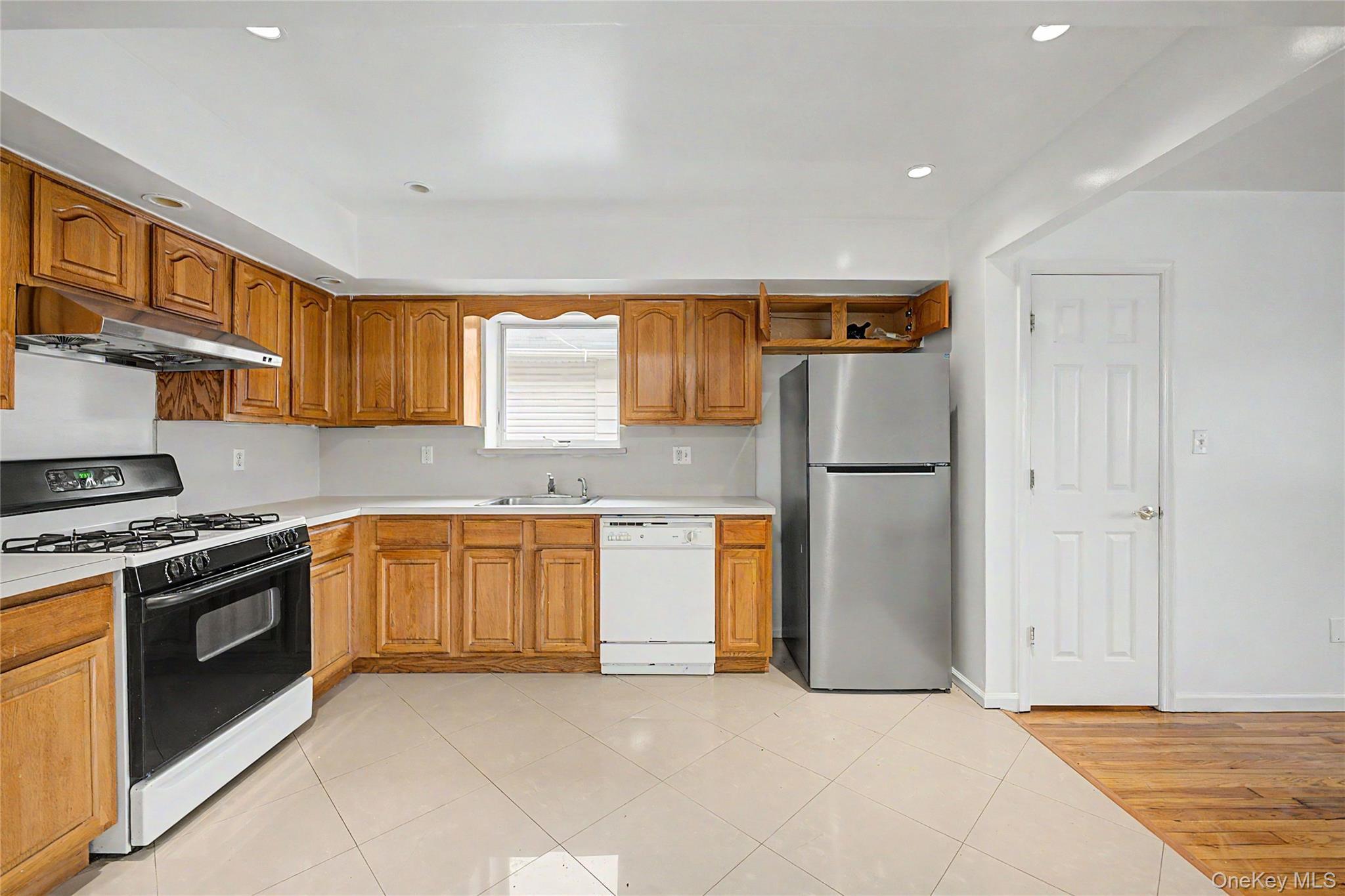 Single Family Dahlgren Place Brooklyn, NY 11228, MLS-1047618-5