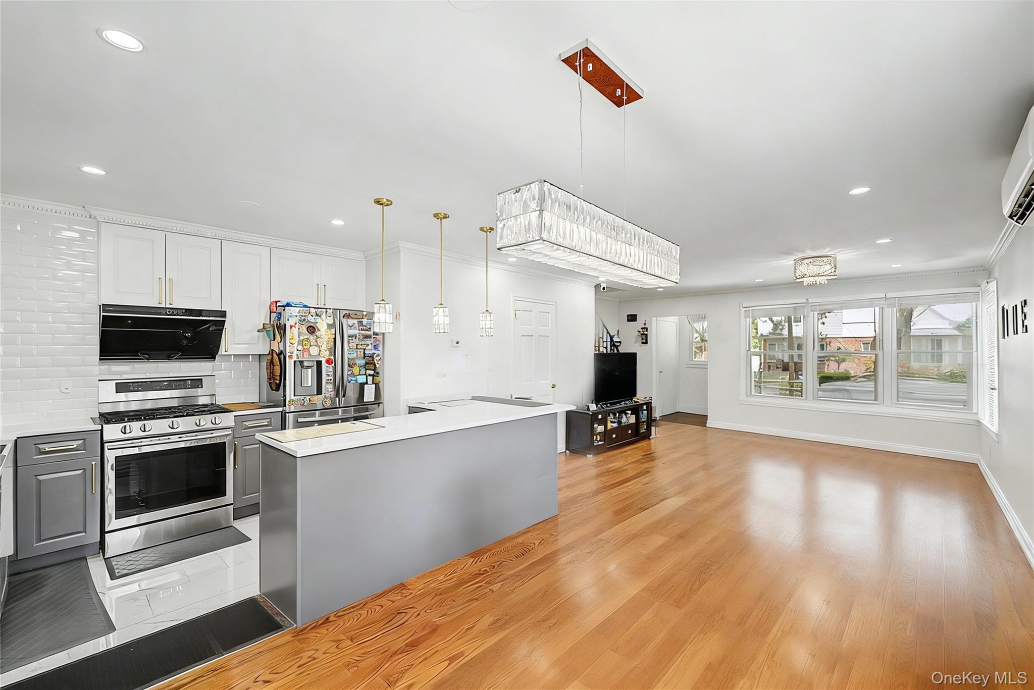 Single Family 206th Street Queens, NY 11364, MLS-1047634-4