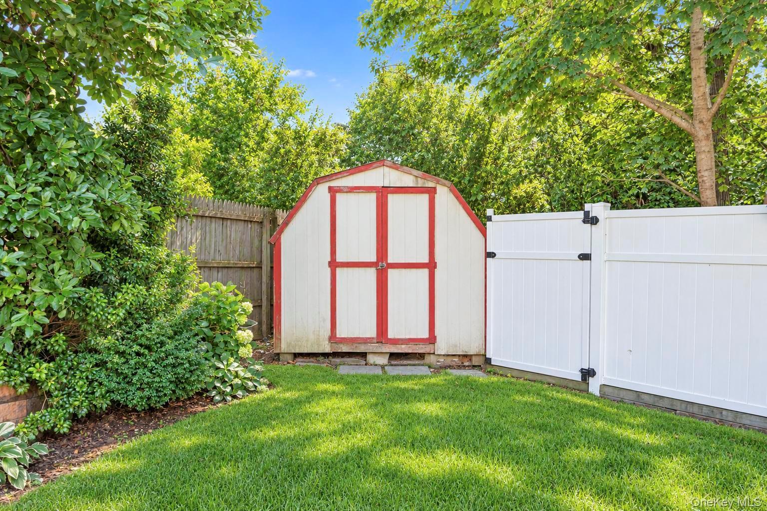 Single Family Pimlico Drive Suffolk County, NY 11725, MLS-1047641-41