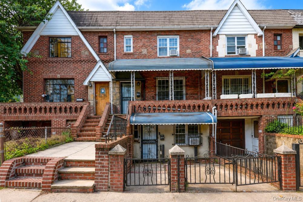 Single Family 36th Avenue  Queens, NY 11106, MLS-1047648-2
