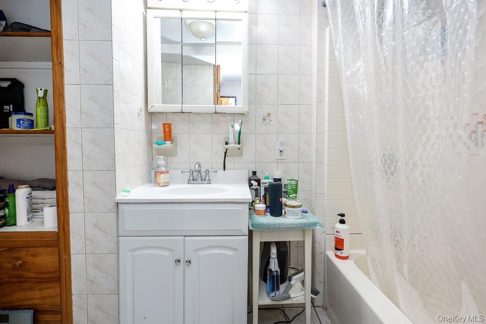 Single Family 36th Avenue  Queens, NY 11106, MLS-1047648-23