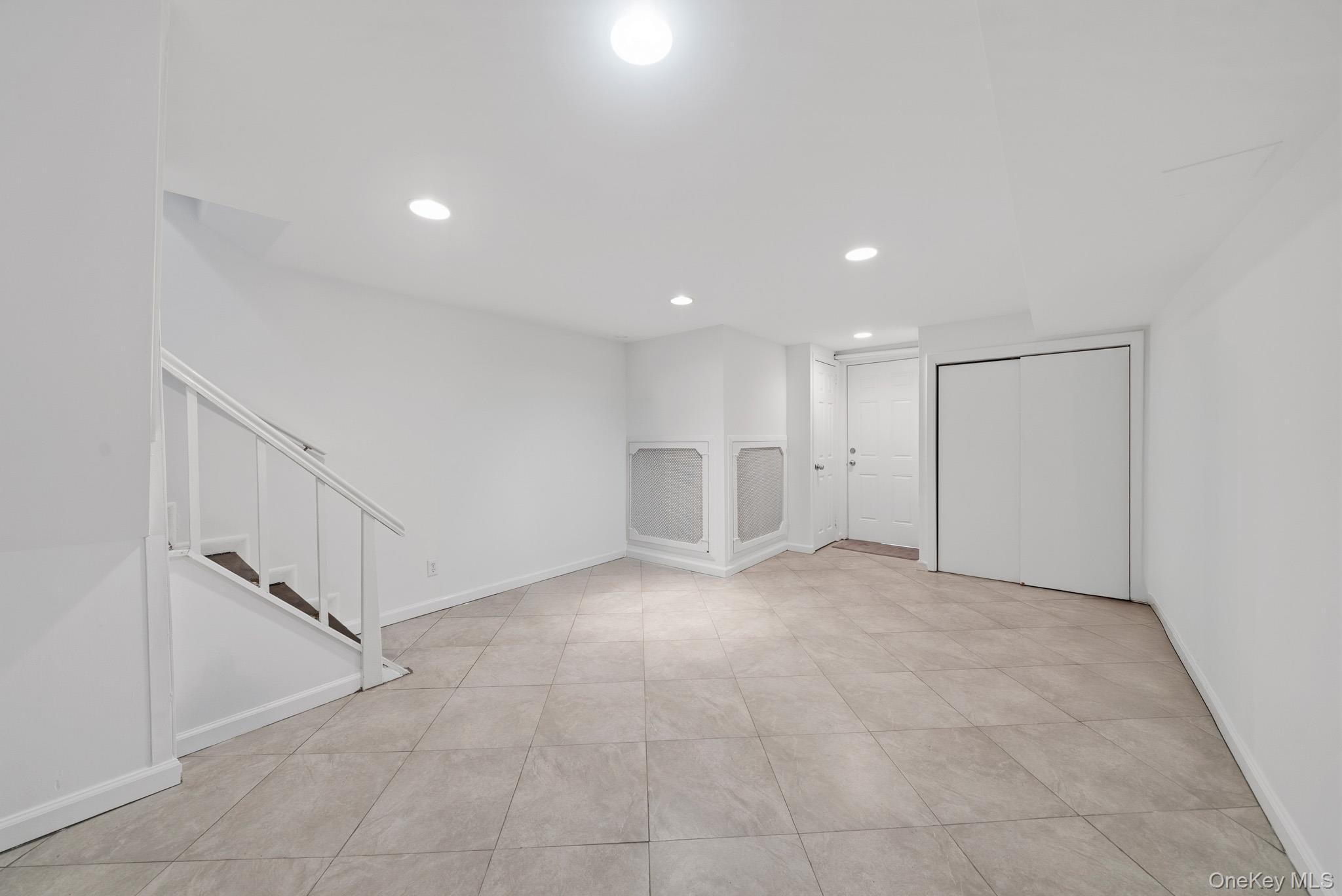 Single Family Sylvan Avenue  Bronx, NY 10471, MLS-1047699-18