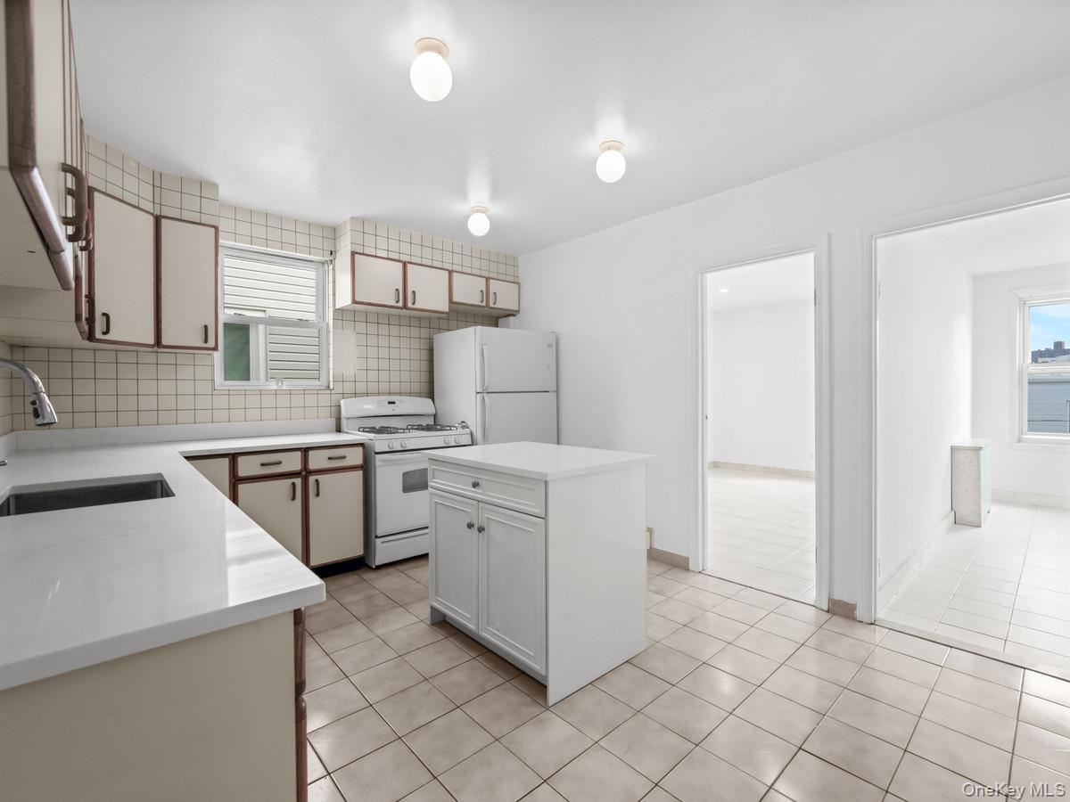 Single Family 83rd Street Queens, NY 11385, MLS-1047720-19