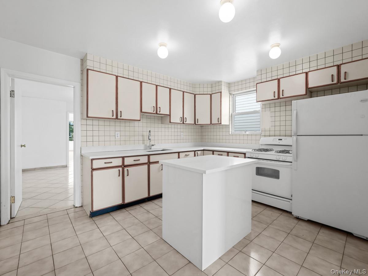 Single Family 83rd Street Queens, NY 11385, MLS-1047720-20