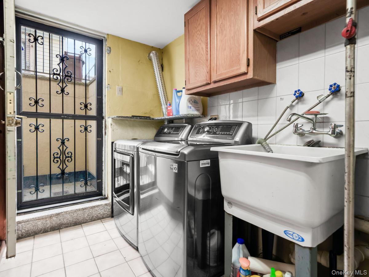 Single Family 83rd Street Queens, NY 11385, MLS-1047720-27