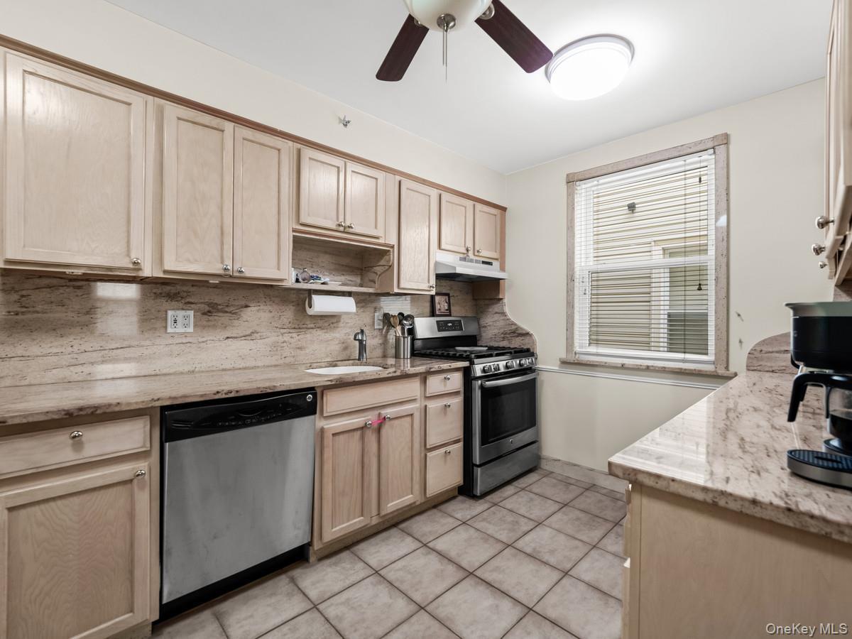 Single Family 83rd Street Queens, NY 11385, MLS-1047720-9