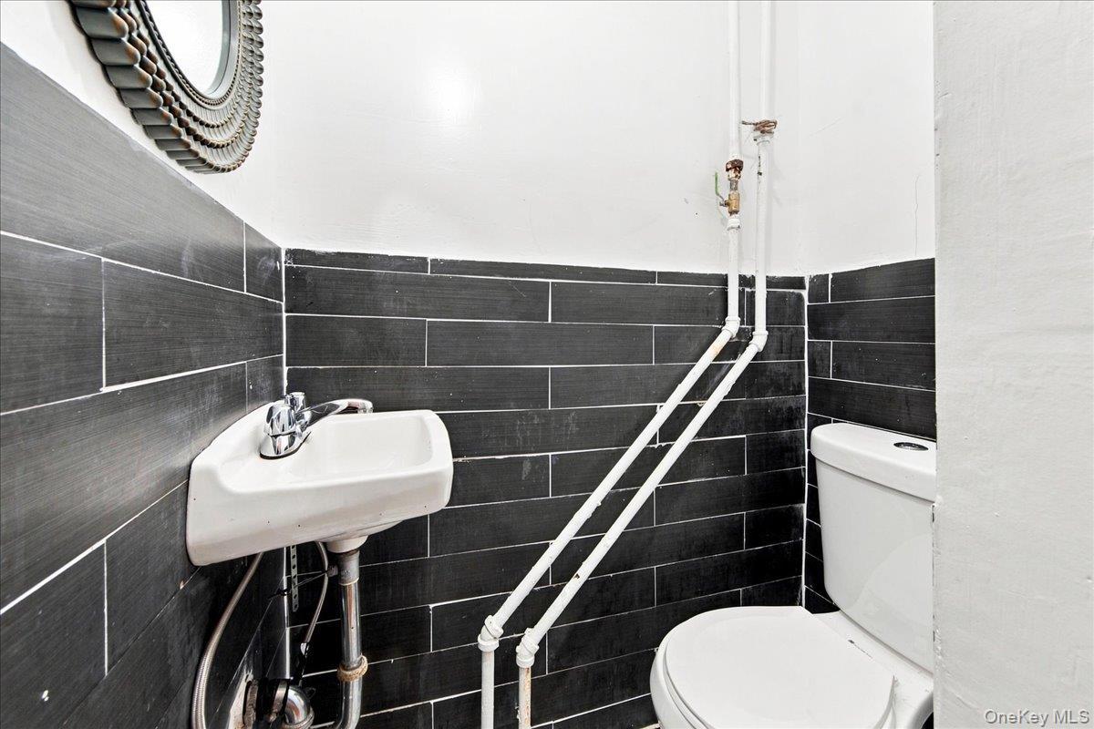 Single Family Riverdale Avenue  Westchester County, NY 10705, MLS-1047733-17