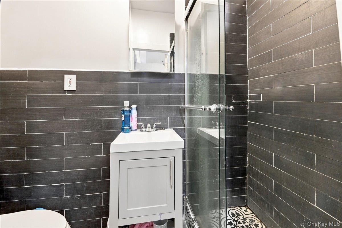 Single Family Riverdale Avenue  Westchester County, NY 10705, MLS-1047733-24