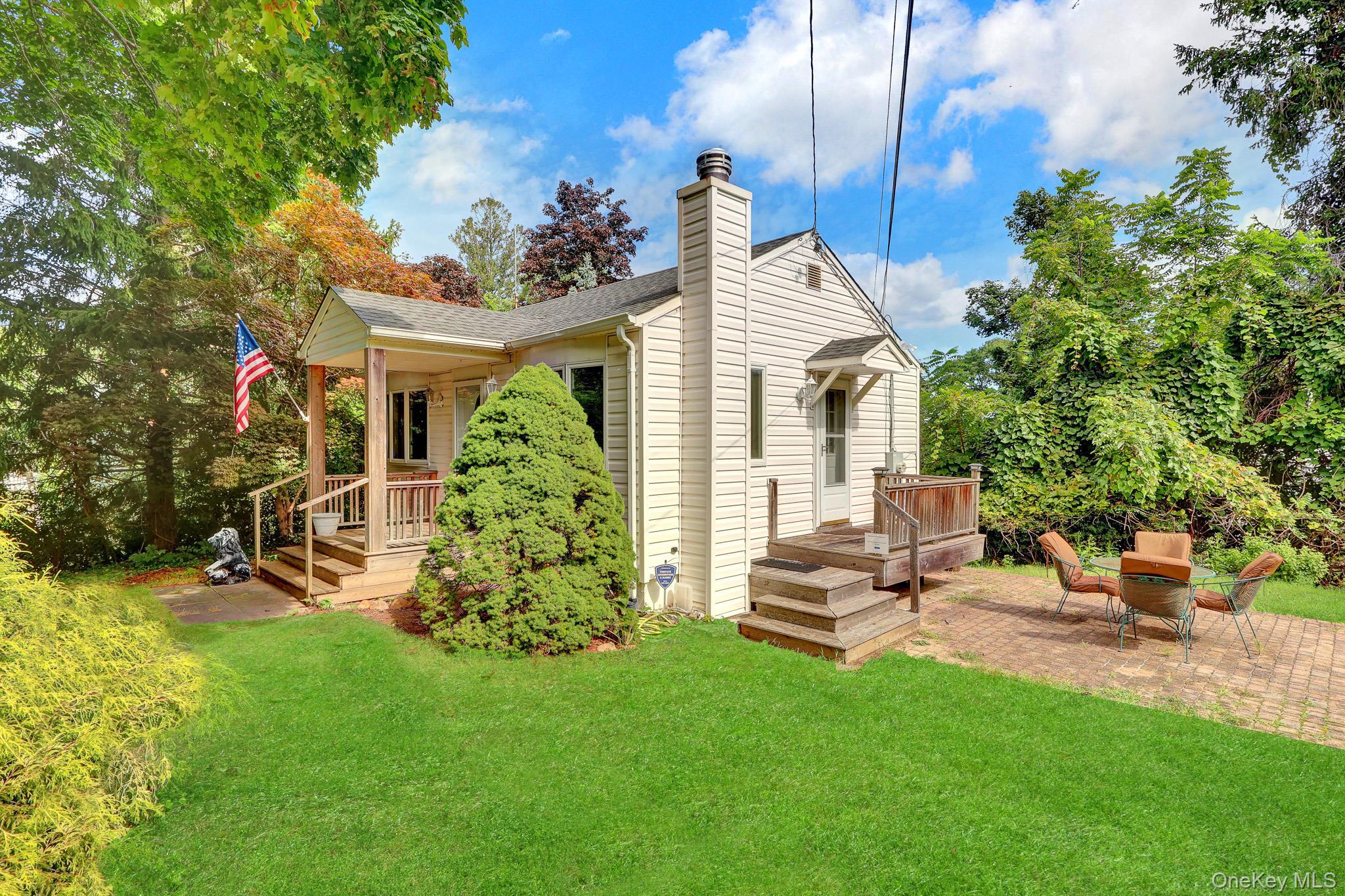 Single Family Hawthorne Road  Suffolk County, NY 11778, MLS-1047755-11
