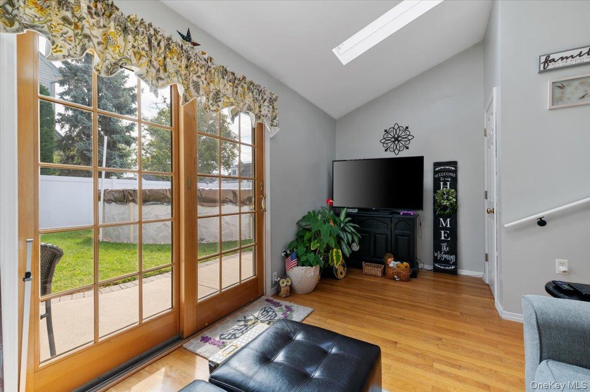 Single Family Arthur Court Nassau County, NY 11572, MLS-1047757-12