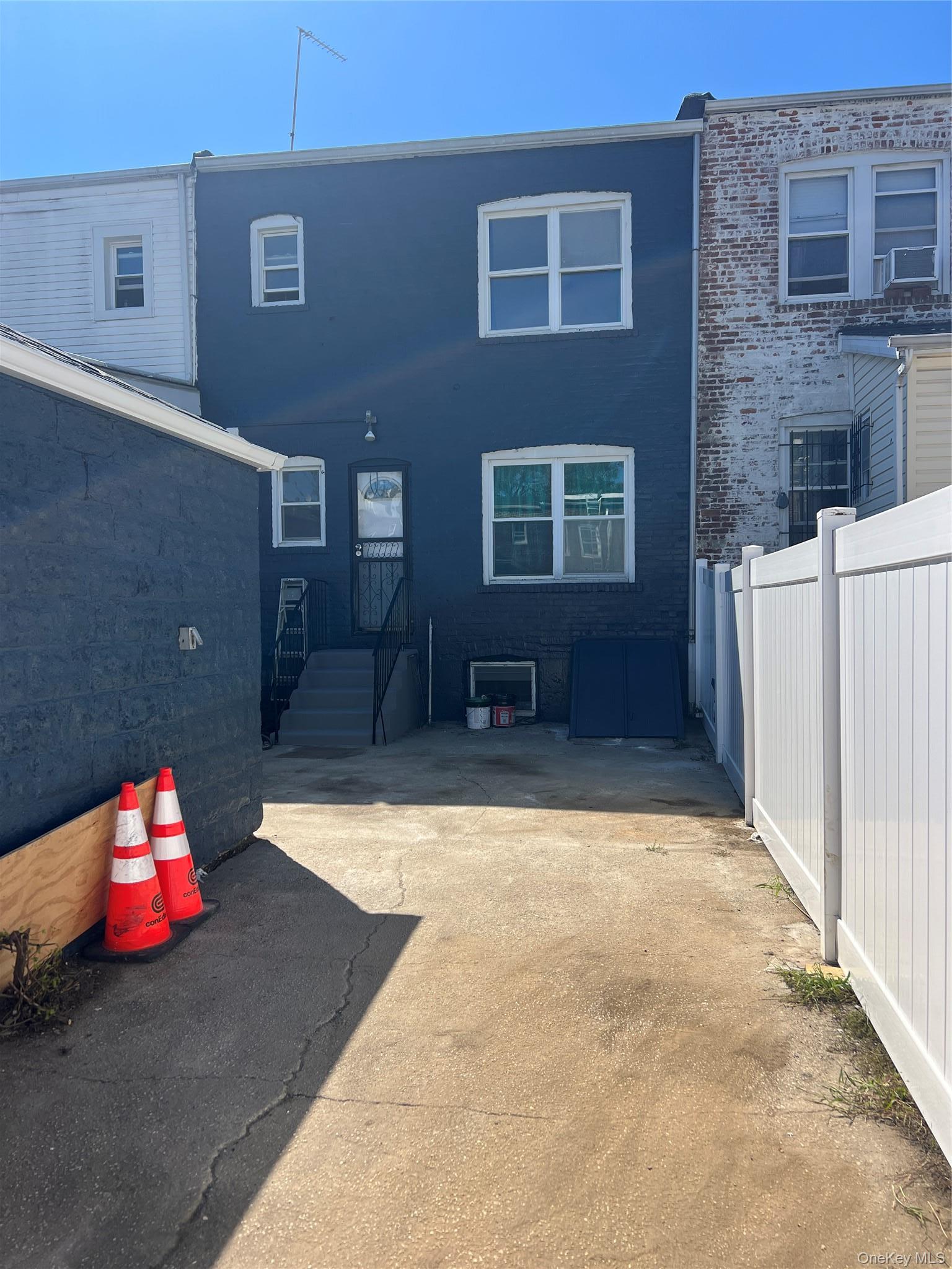 Single Family 204th Street Queens, NY 11412, MLS-1047817-25